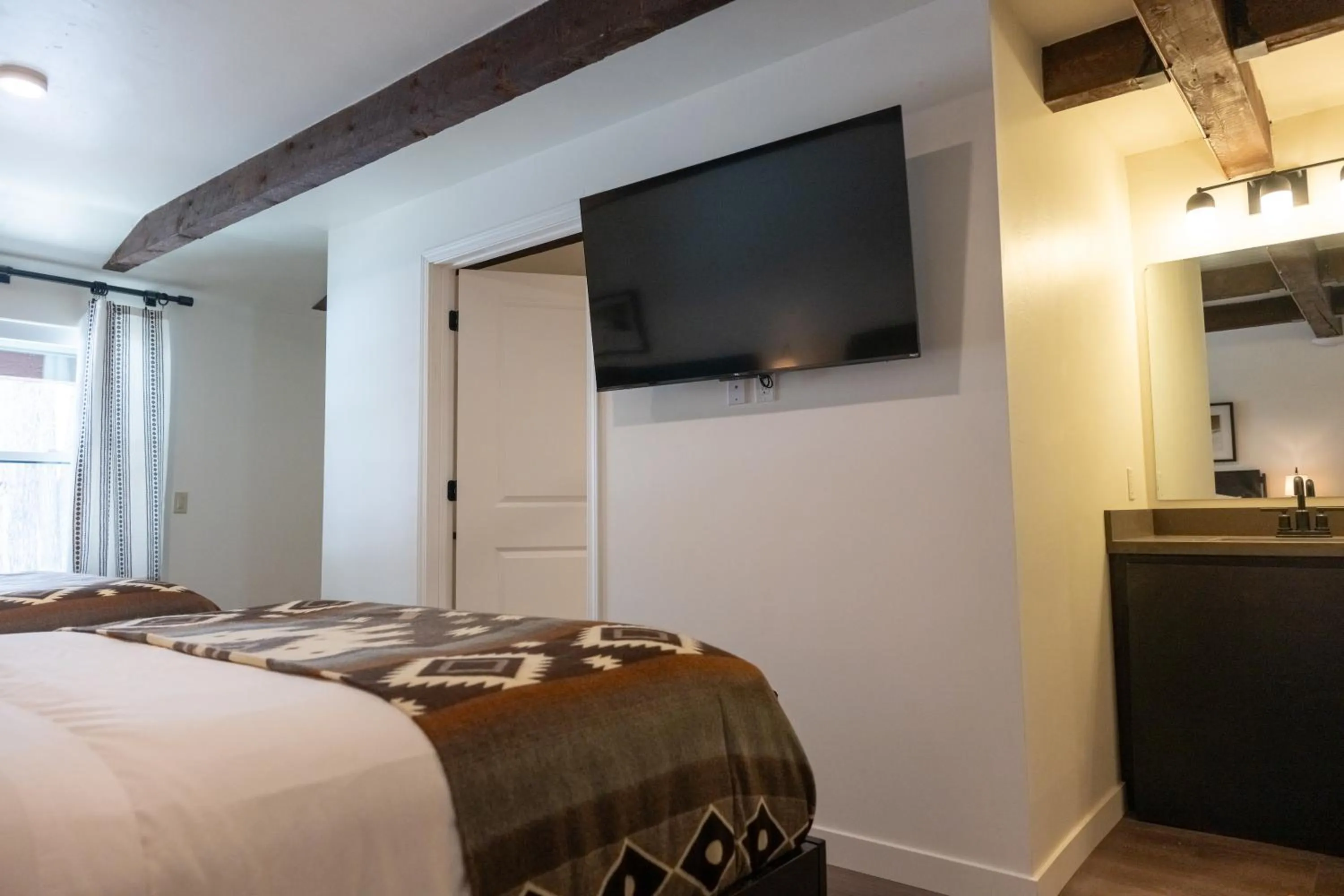 Bed in High Creek Lodge and Cabins