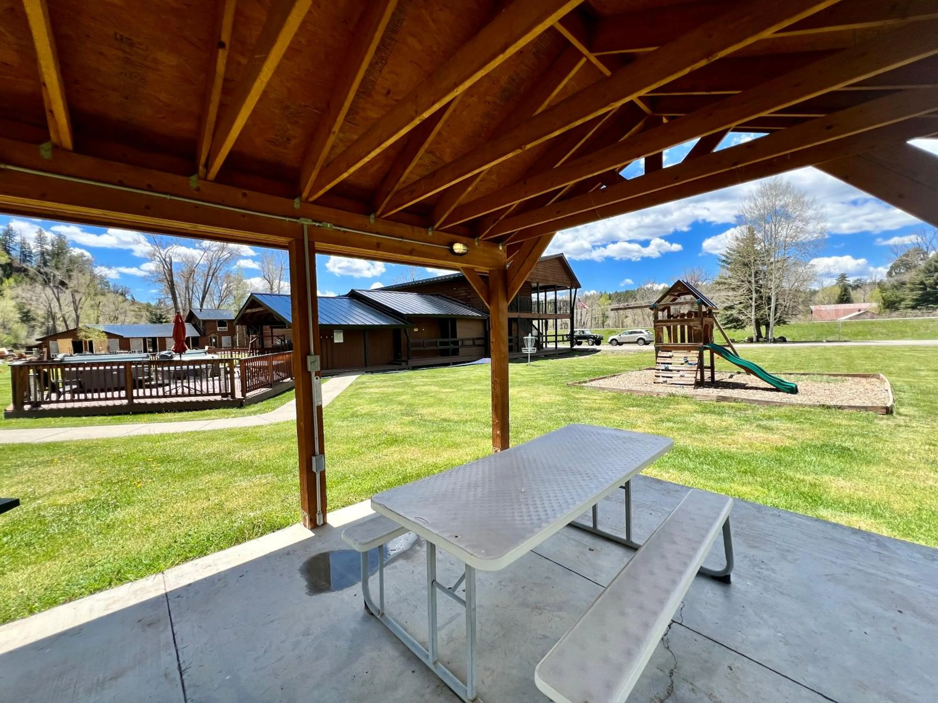 BBQ facilities in High Creek Lodge and Cabins