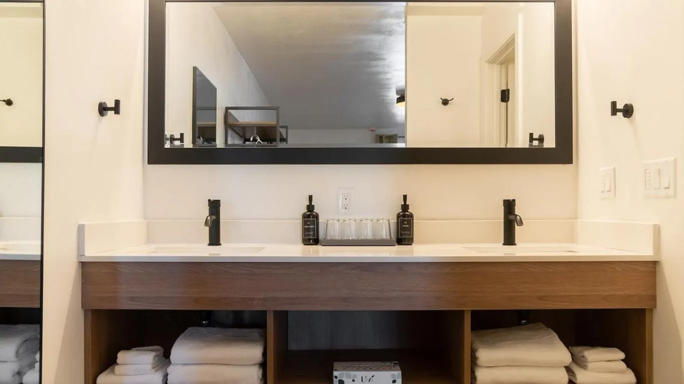 High Creek Lodge and Cabins