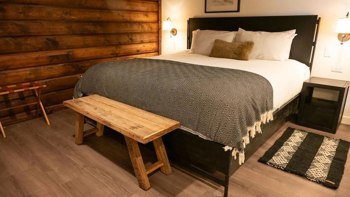 Bed in High Creek Lodge and Cabins