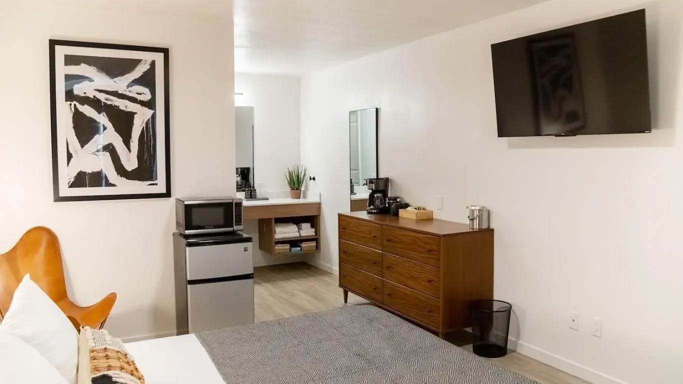 Queen Room - Disability Access in High Creek Lodge and Cabins Queen Room - Disability Access in High Creek Lodge and Cabins