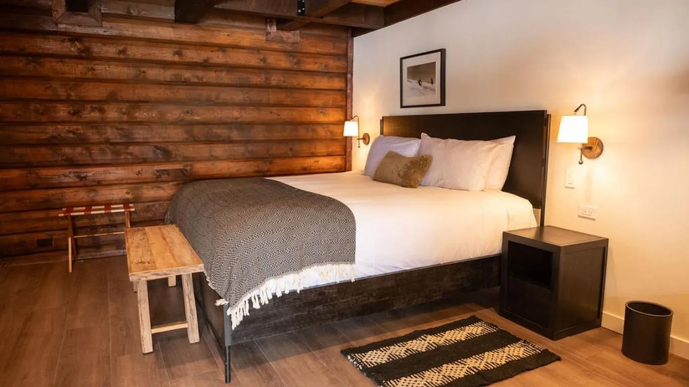 Bed in High Creek Lodge and Cabins