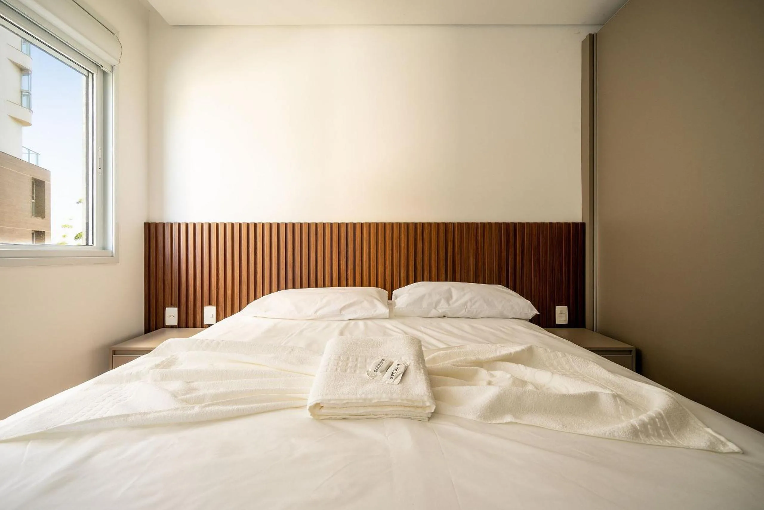 Bedroom, Bed in Apto charmoso c/ varanda a 150m da praia ABC0403