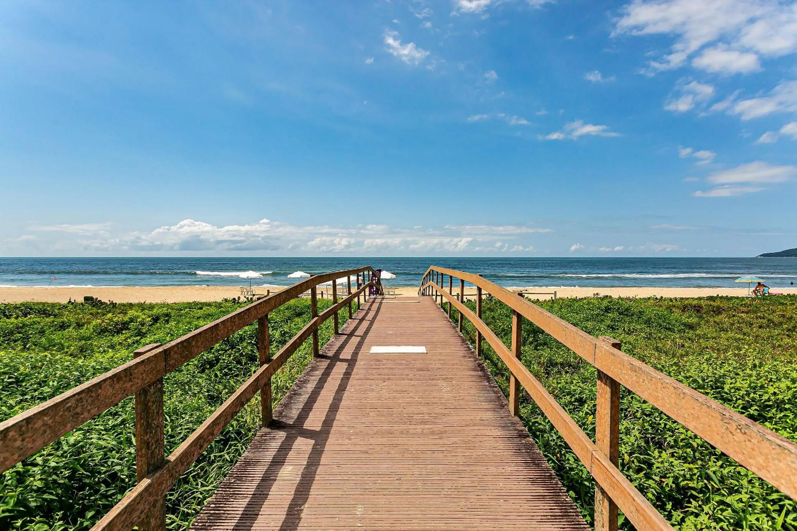 Beach in Apto charmoso c/ varanda a 150m da praia ABC0403