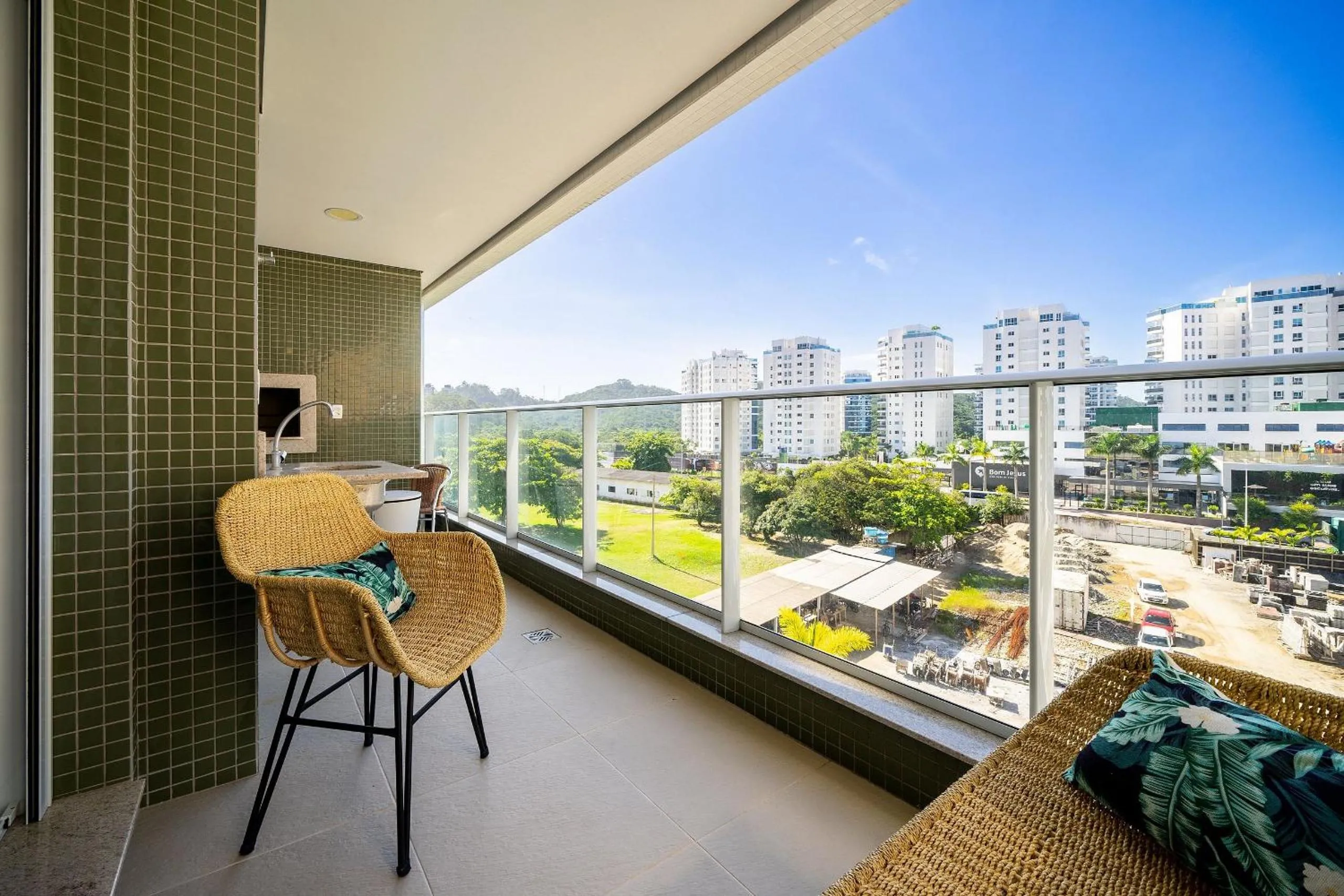 City view in Apto charmoso c/ varanda a 150m da praia ABC0403