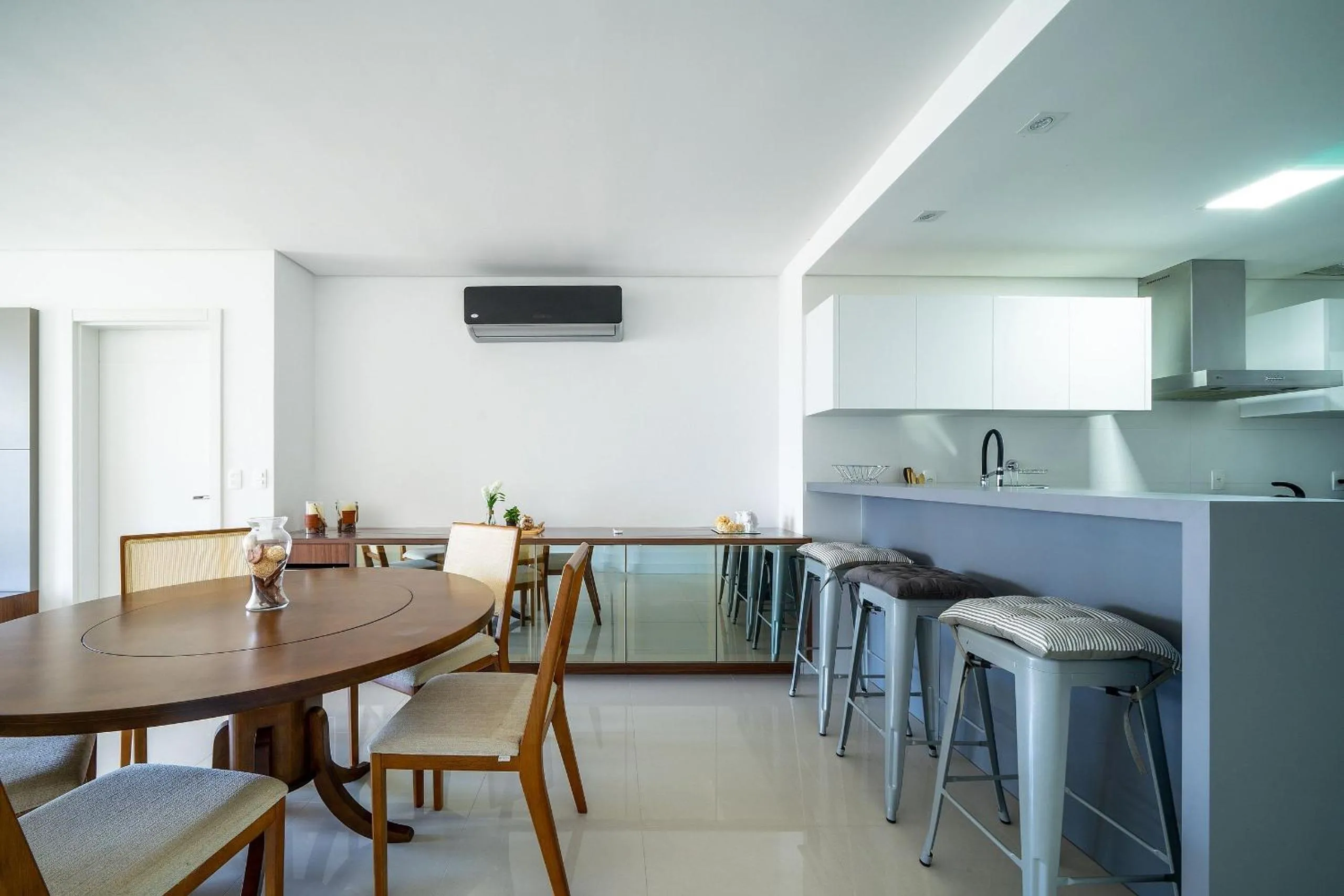Dining area in Apto charmoso c/ varanda a 150m da praia ABC0403
