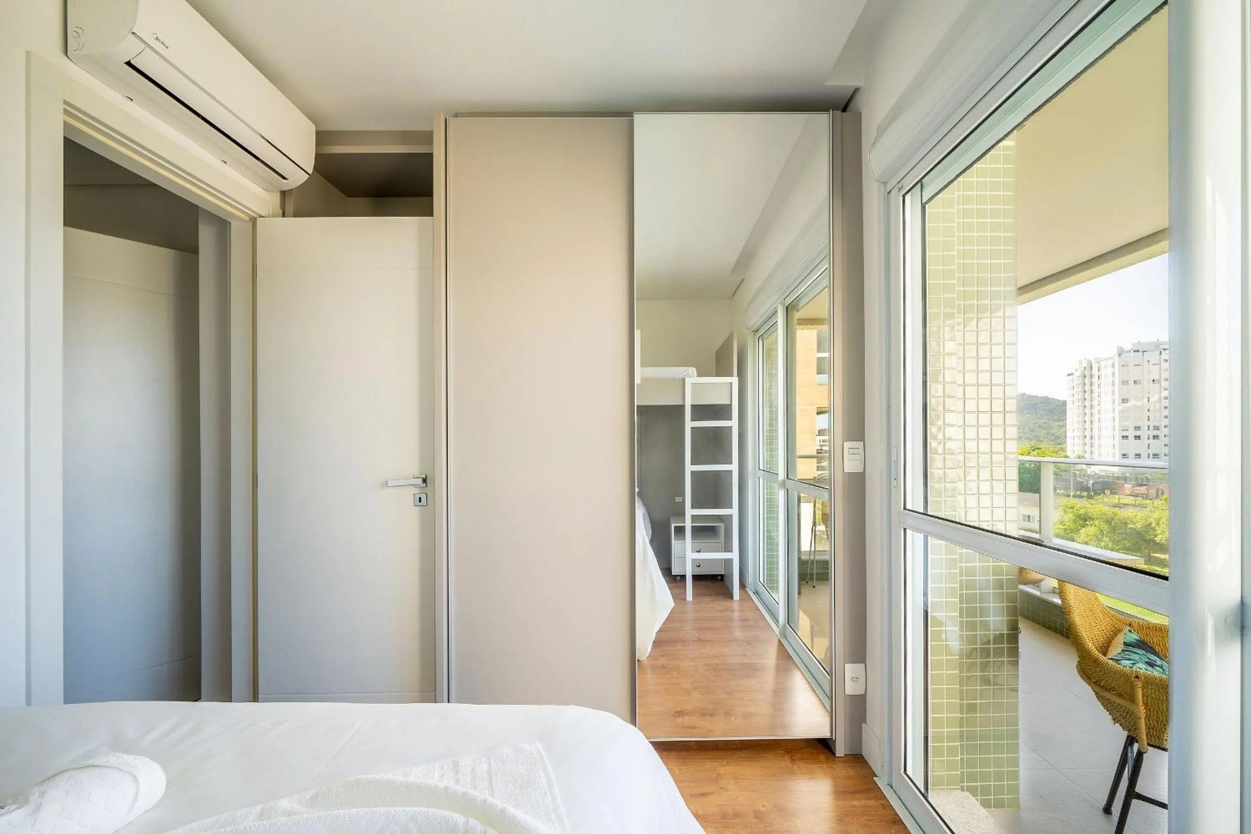 Bedroom, Bed in Apto charmoso c/ varanda a 150m da praia ABC0403