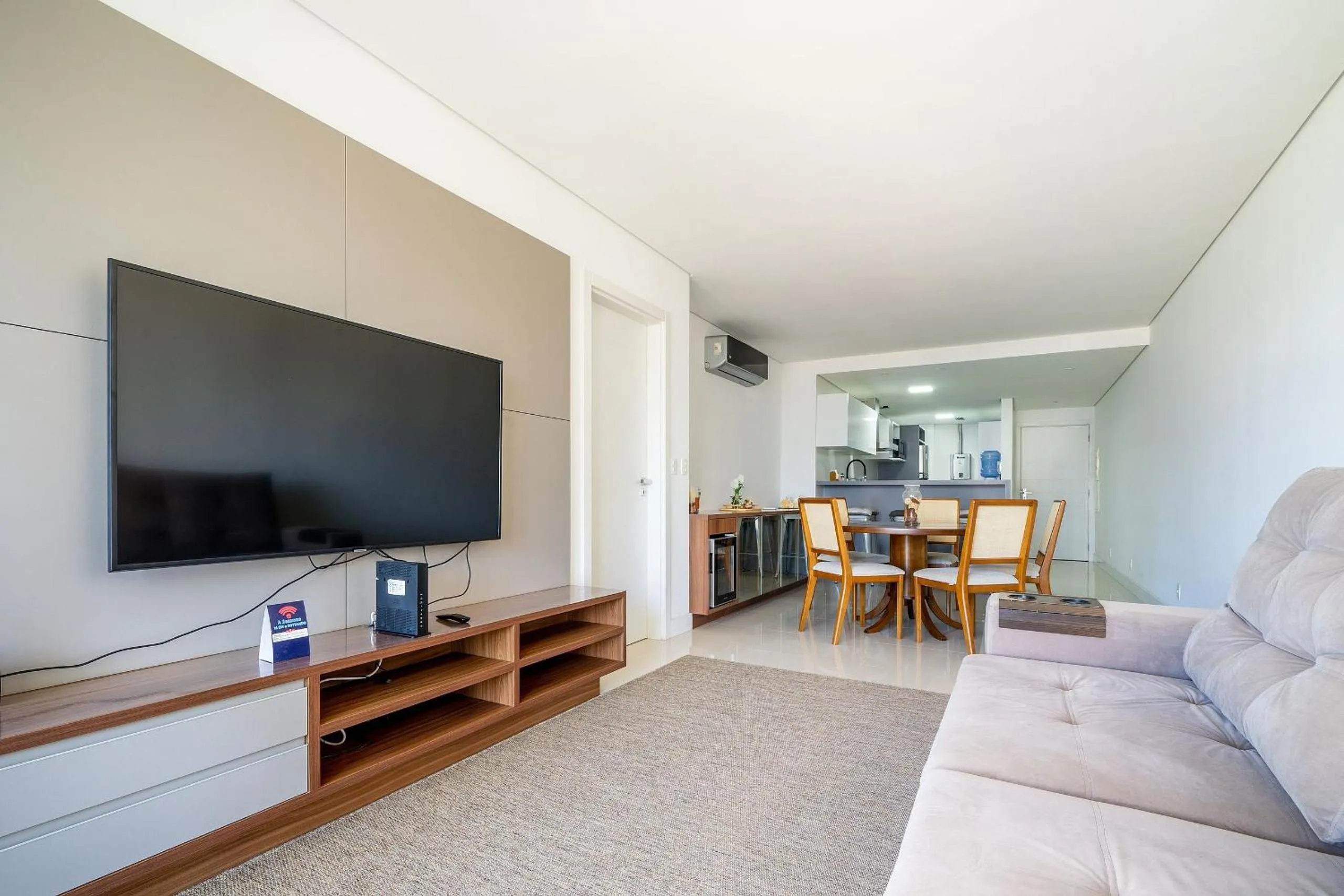Living room in Apto charmoso c/ varanda a 150m da praia ABC0403