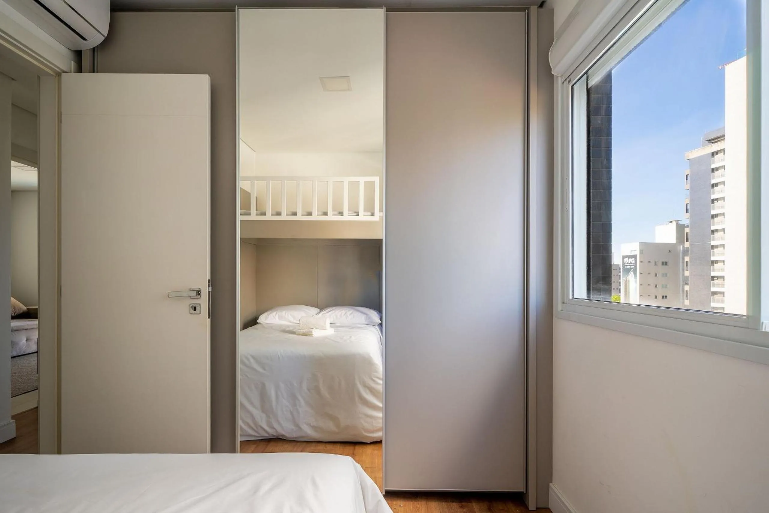 Bedroom, Bed in Apto charmoso c/ varanda a 150m da praia ABC0403