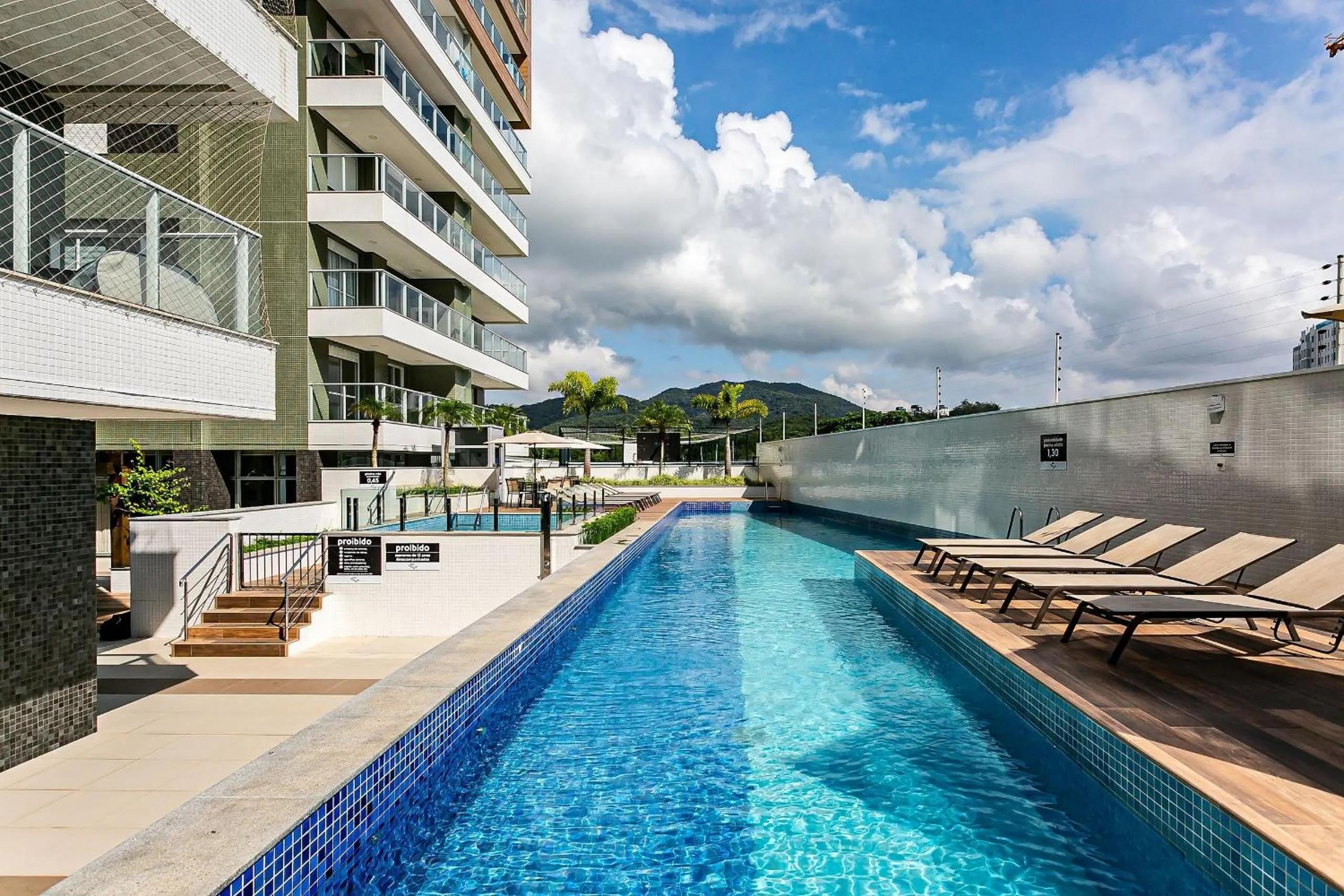 Swimming pool in Apto charmoso c/ varanda a 150m da praia ABC0403