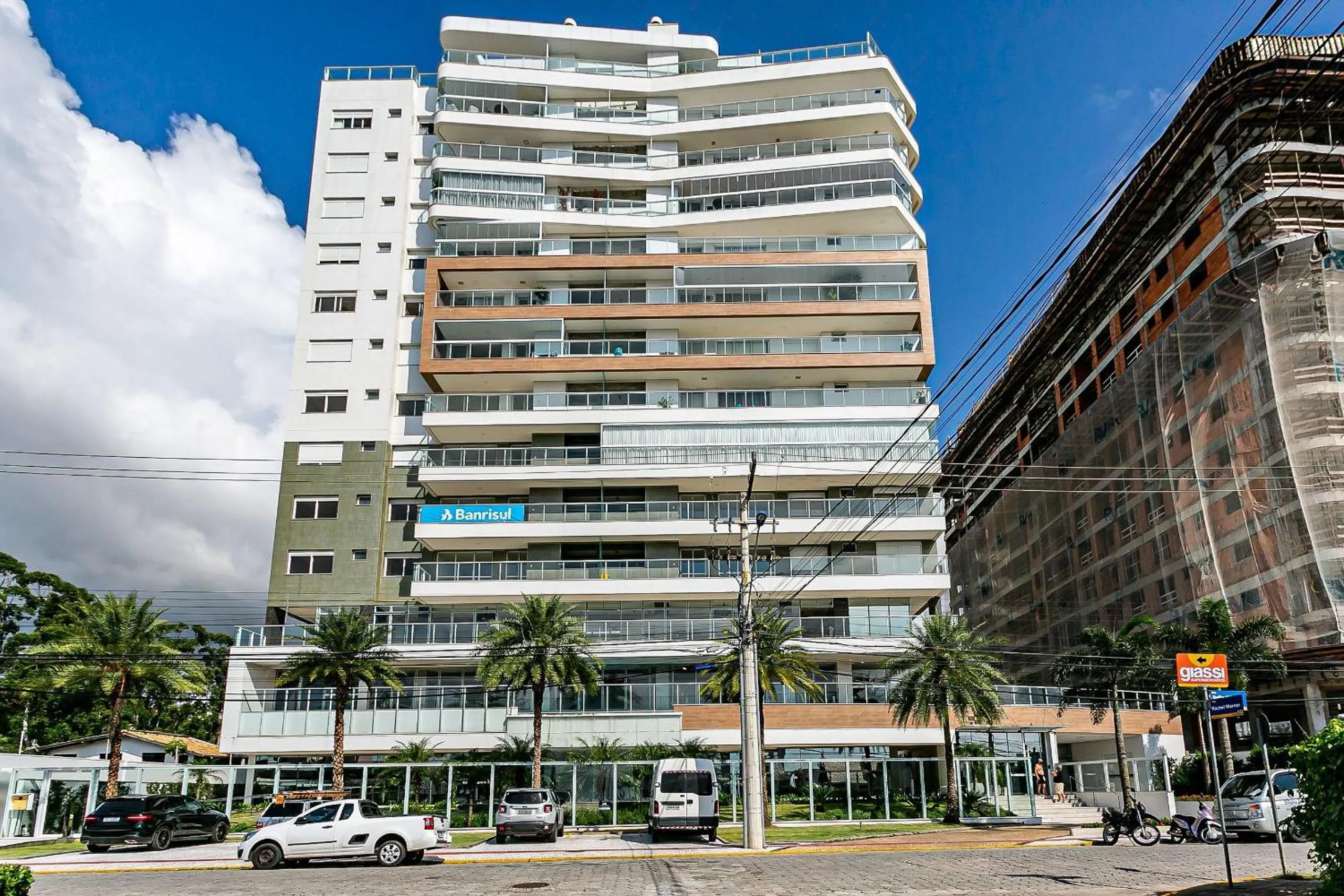 Facade/entrance in Apto charmoso c/ varanda a 150m da praia ABC0403