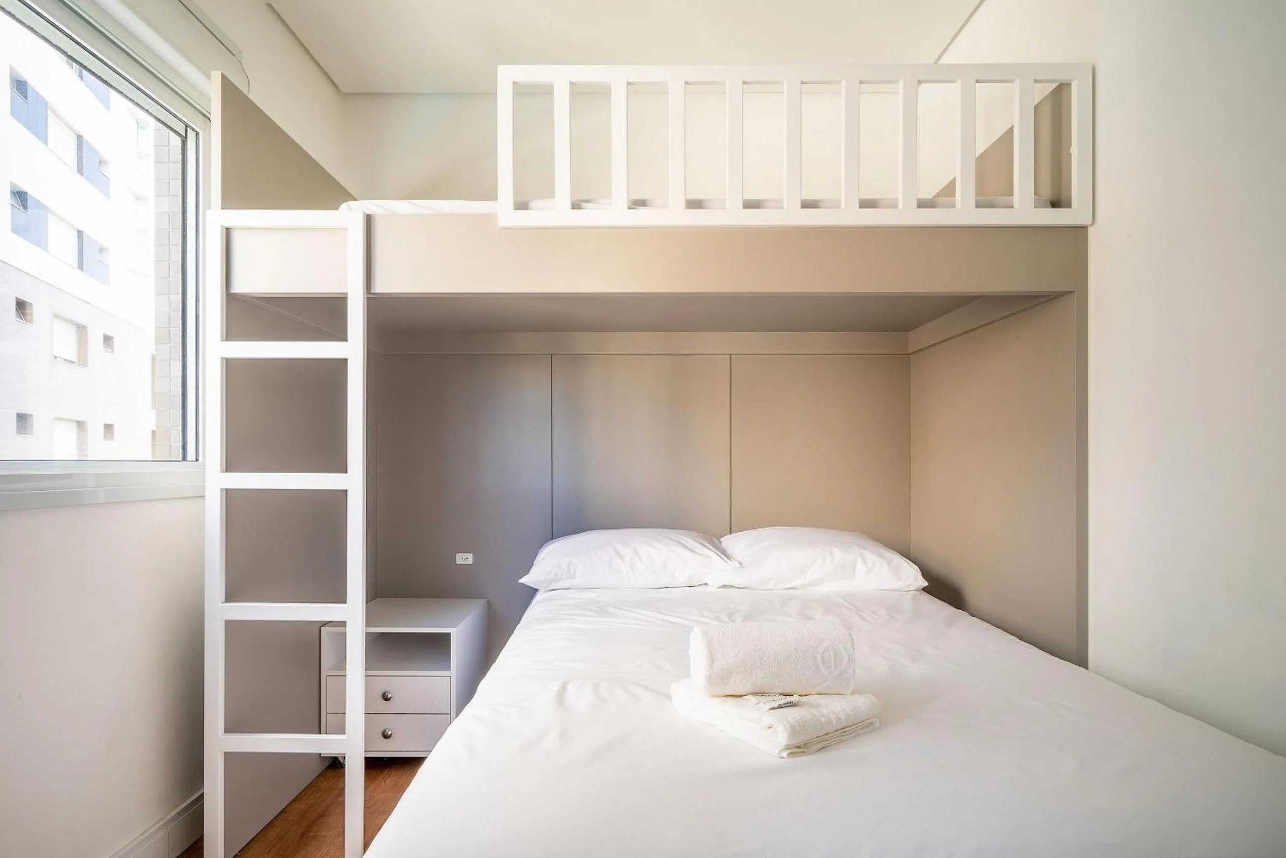 Bedroom, Bed in Apto charmoso c/ varanda a 150m da praia ABC0403