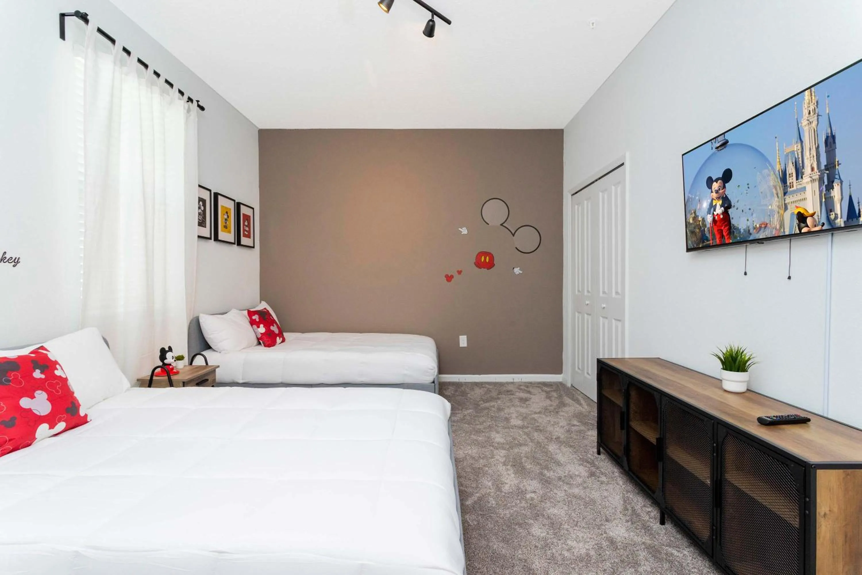 Bed in Family Friendly 3Bd Close to Disney @Champions Gate 991