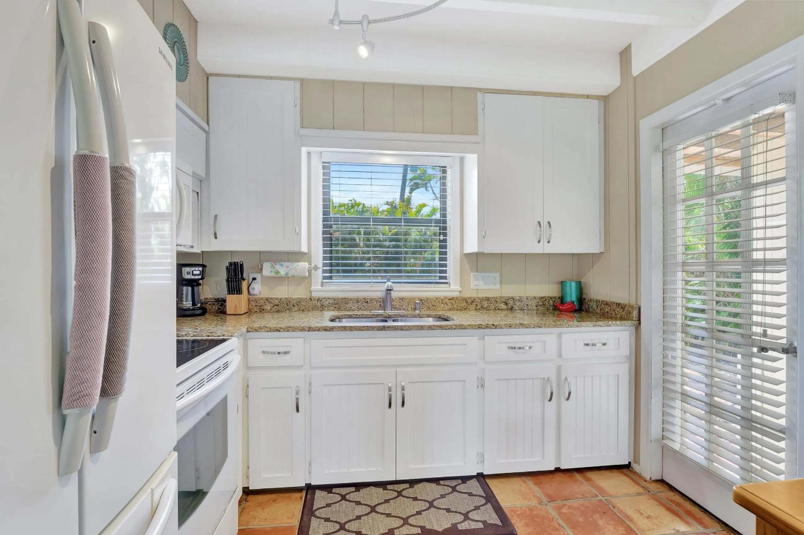 Sunny Naples - Subtropical Oasis Cottage