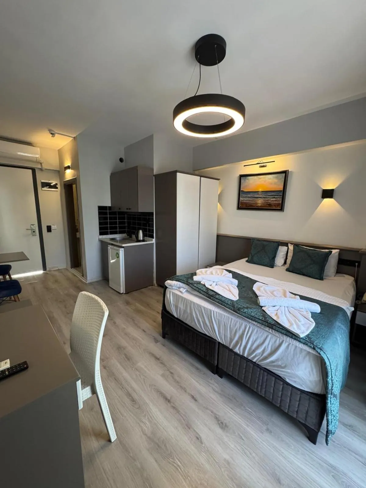 Kitchen or kitchenette, Bed in Orange Garden Aparts & Hotel THE NORDIC