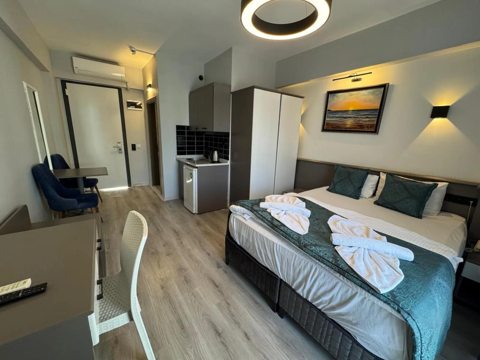 Communal lounge/ TV room, Bed in Orange Garden Aparts & Hotel THE NORDIC