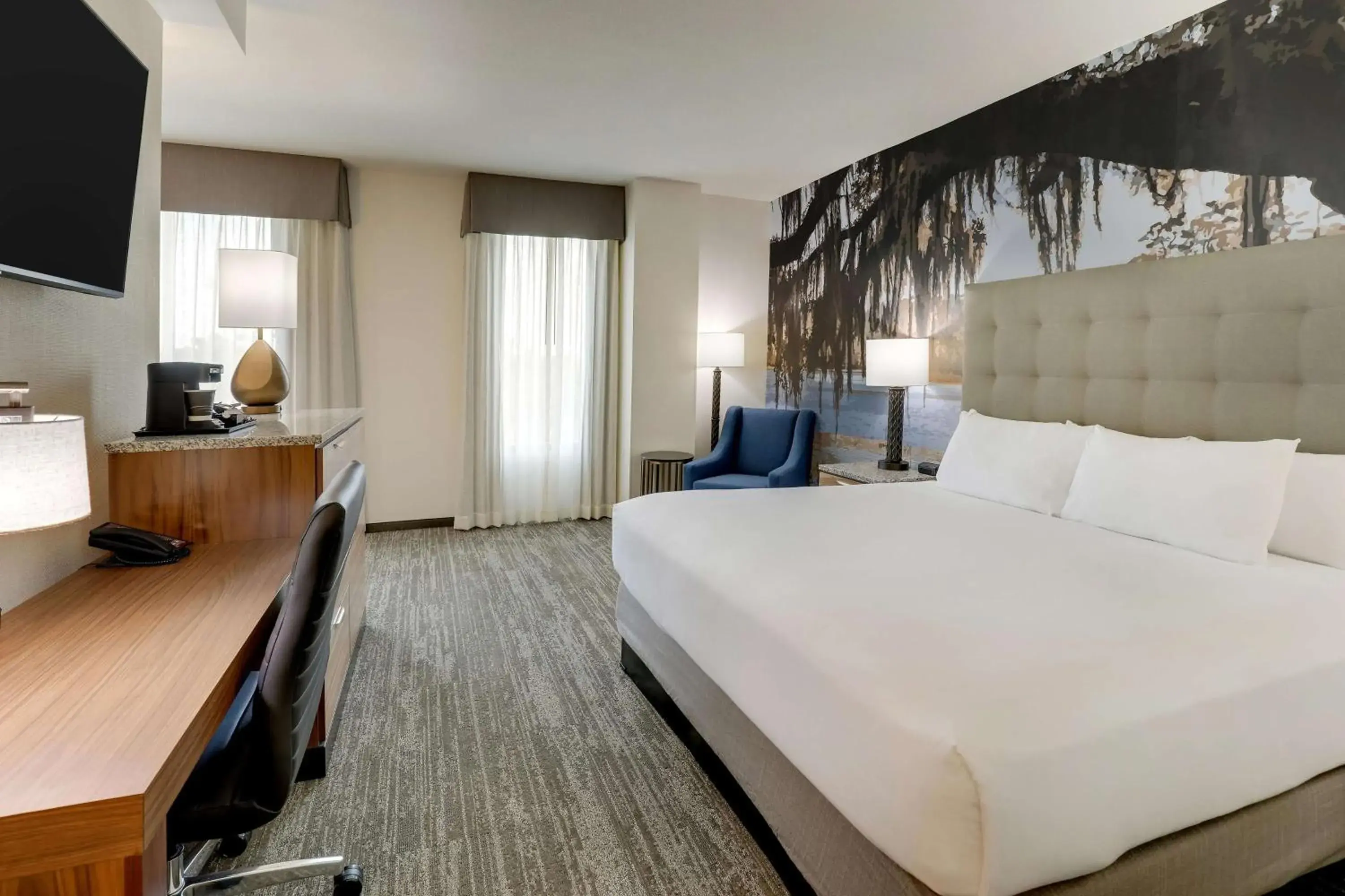 Upper Floor Deluxe King Room with Sofa Bed in Drury Plaza Hotel Tallahassee Upper Floor Deluxe King Room with Sofa Bed in Drury Plaza Hotel Tallahassee