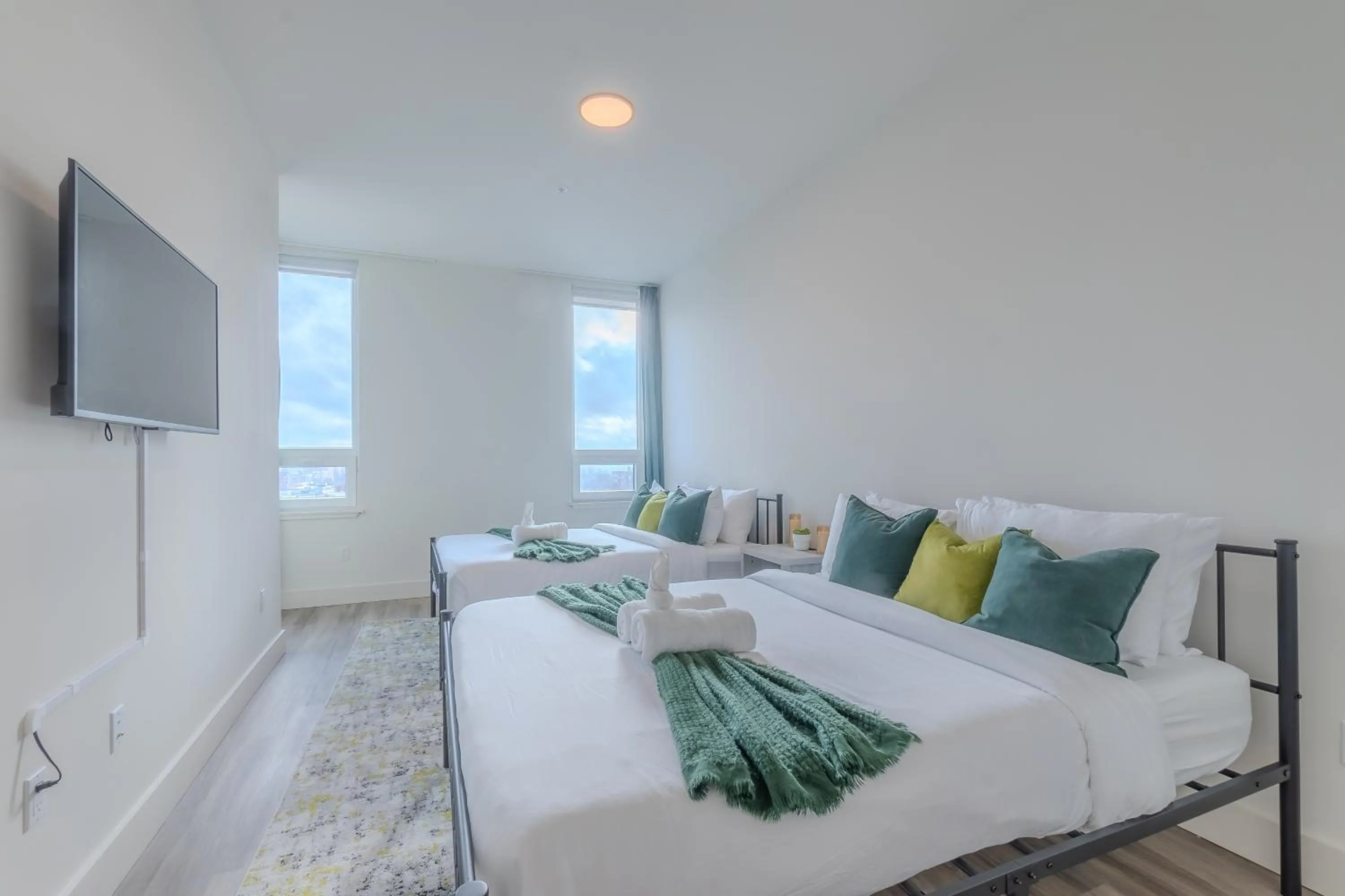 Bed in Emerald Escape, Free Parking, 2 Bath, Sleeps 8 Near American Dream and The Airport, King Bed and 2 Queen Beds, Washer and Dryer