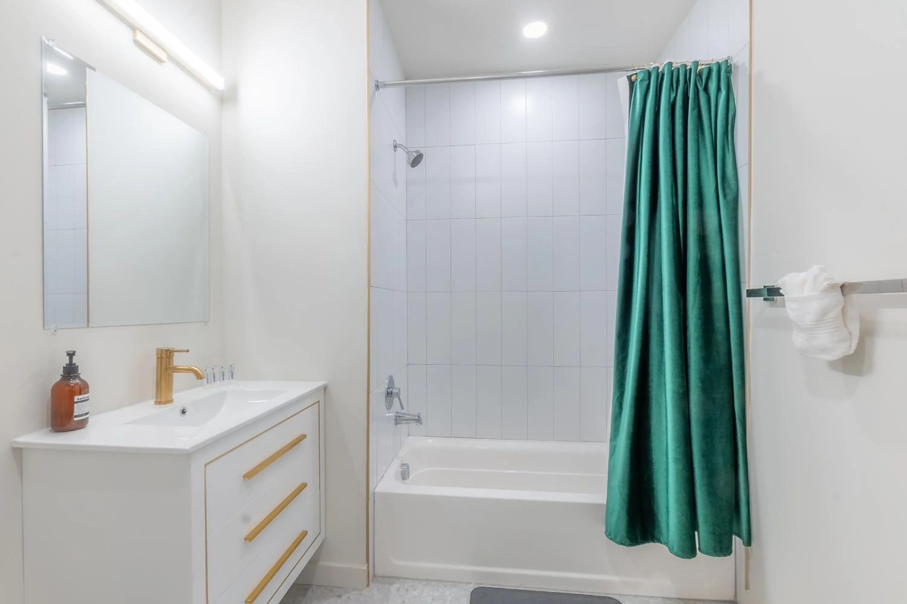 Shower in Emerald Escape, Free Parking, 2 Bath, Sleeps 8 Near American Dream and The Airport, King Bed and 2 Queen Beds, Washer and Dryer