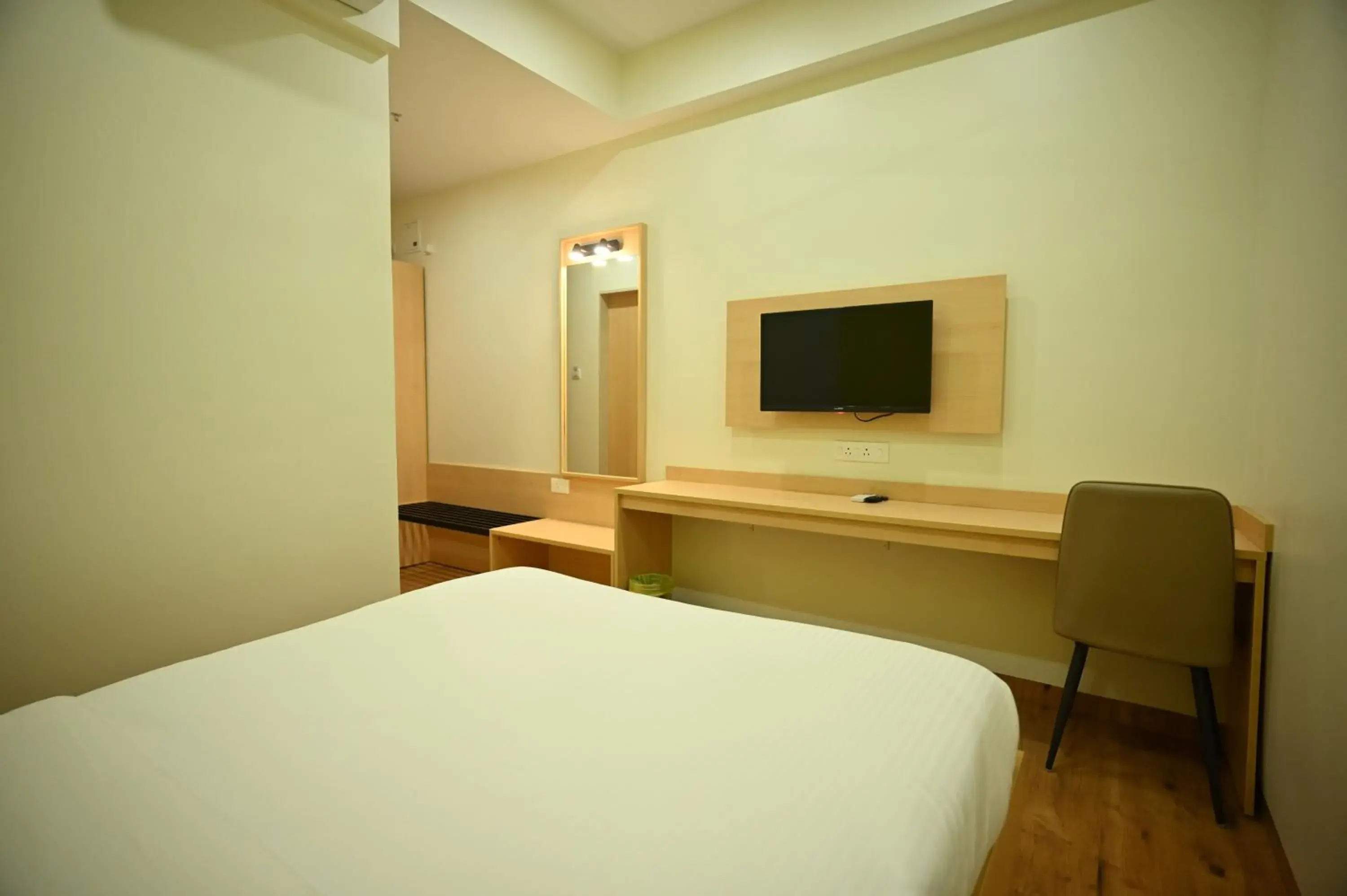 Deluxe Queen Room - single occupancy in Hotel City Centre Latur Deluxe Queen Room - single occupancy in Hotel City Centre Latur