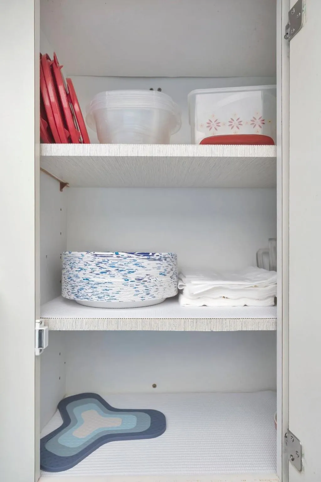 Bed in Coastal Cheer