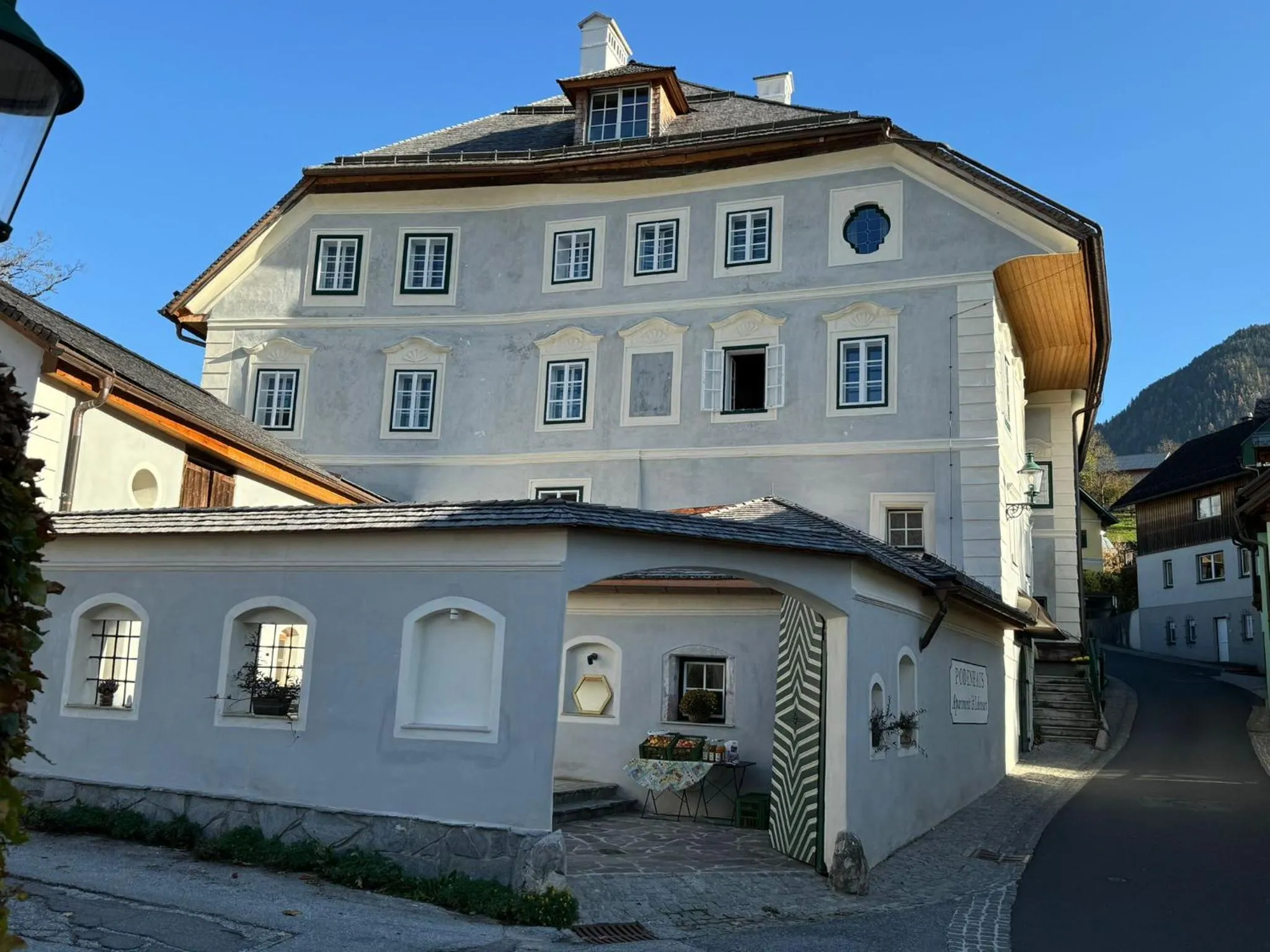 Property building in Podenhaus