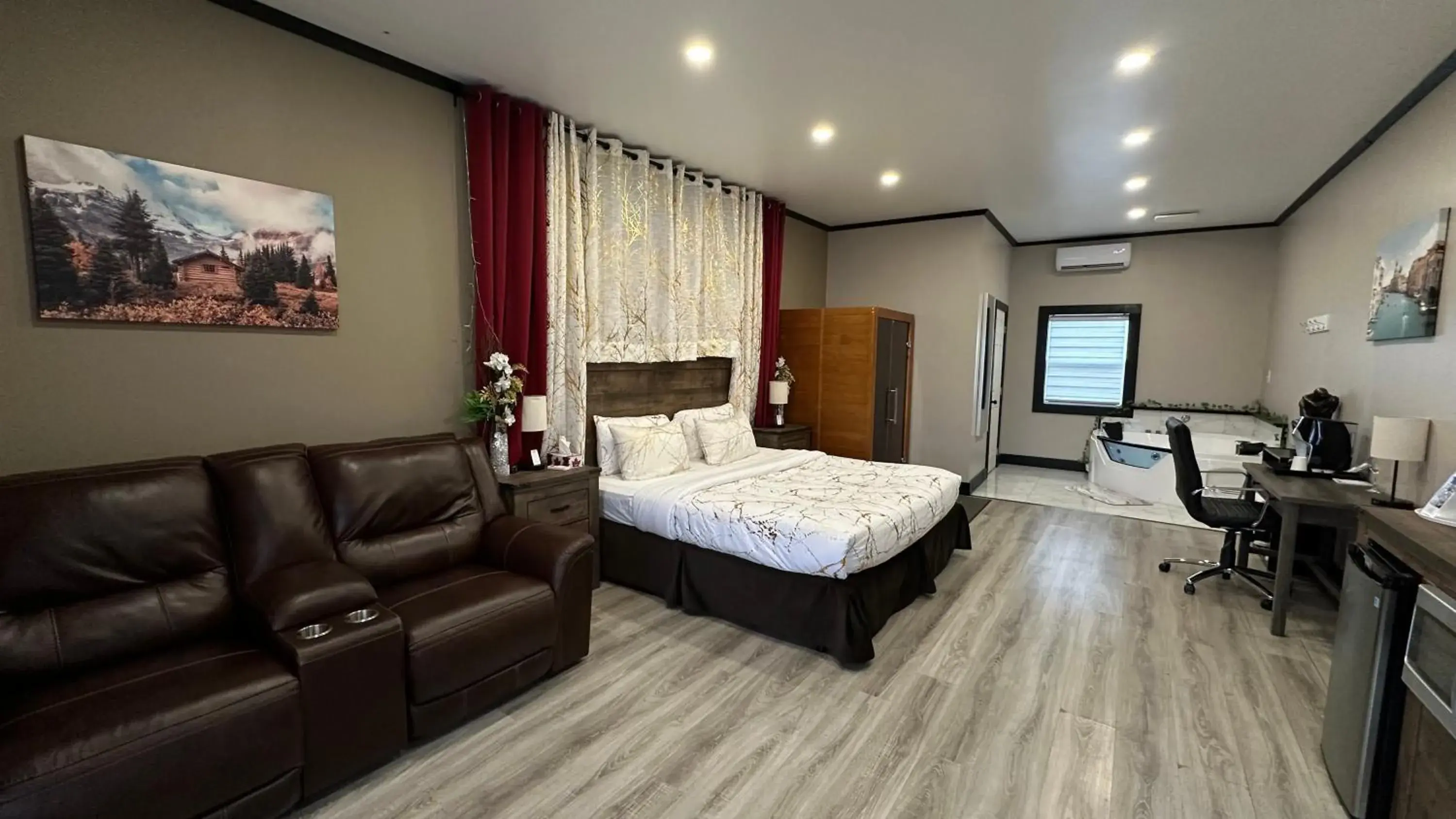 King Suite with Spa Bath - single occupancy in Motel 7 Inn & Suites King Suite with Spa Bath - single occupancy in Motel 7 Inn & Suites