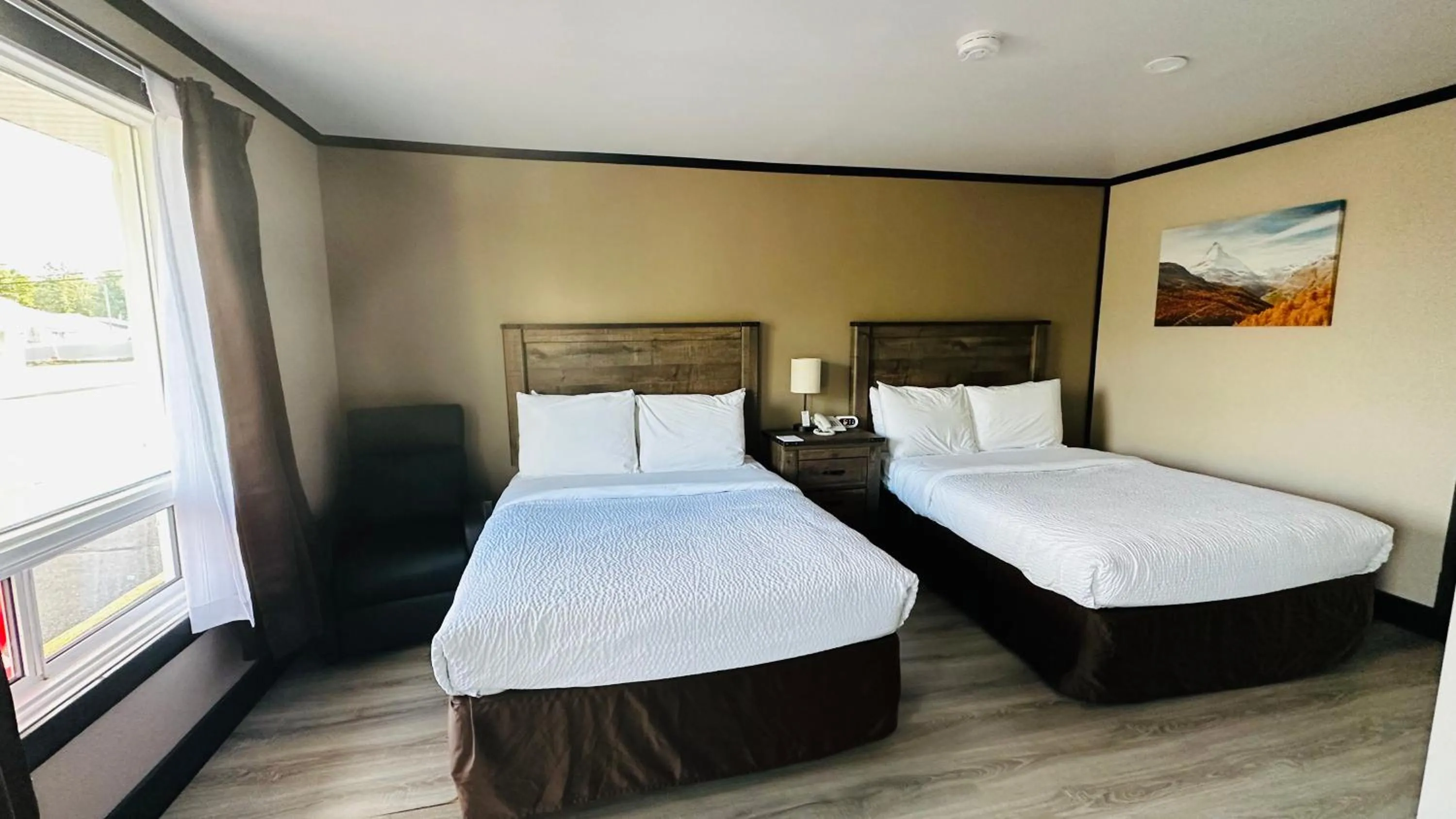 Motel 7 Inn & Suites