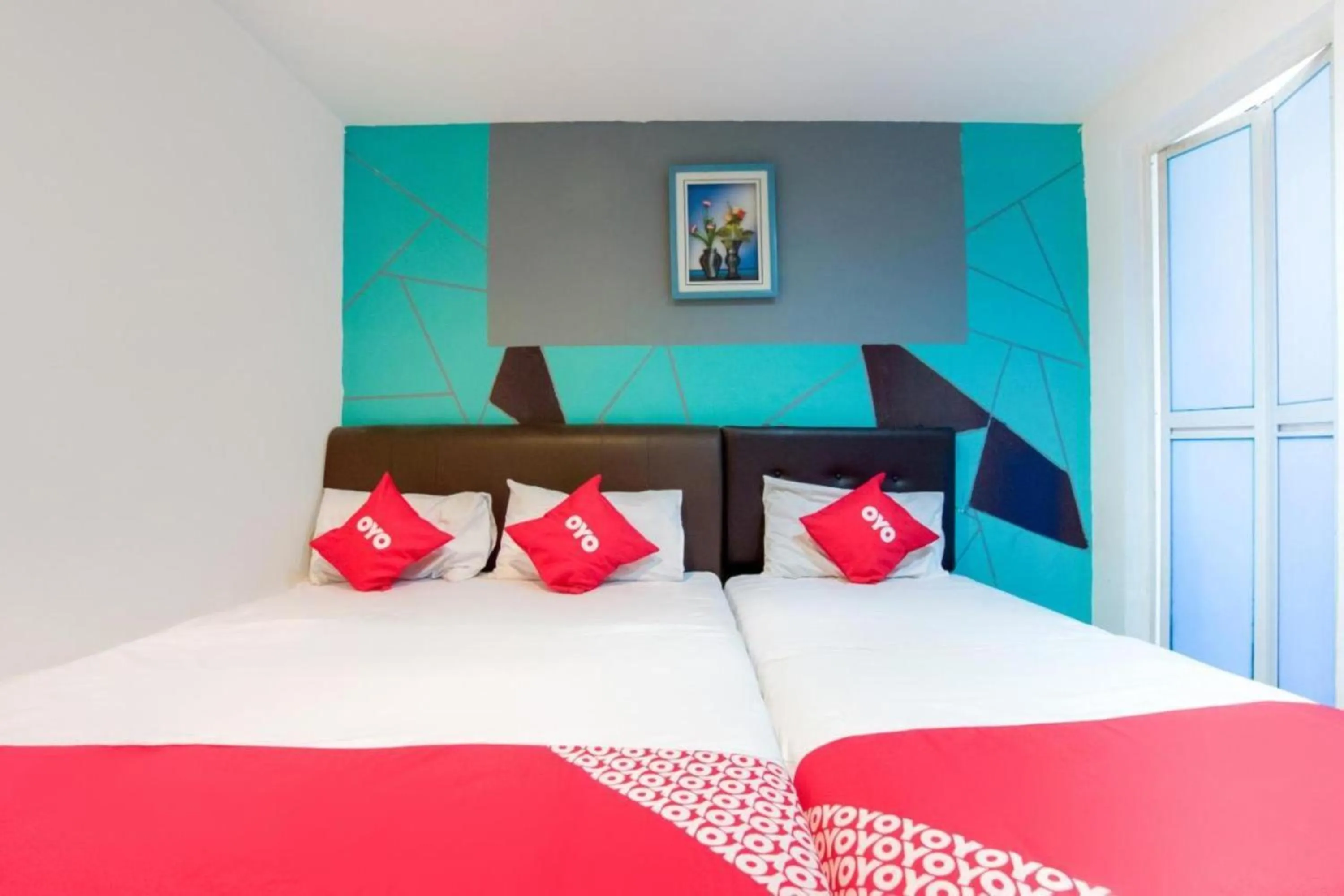 Bed in 1st Inn Hotel Klang Sentral Meru