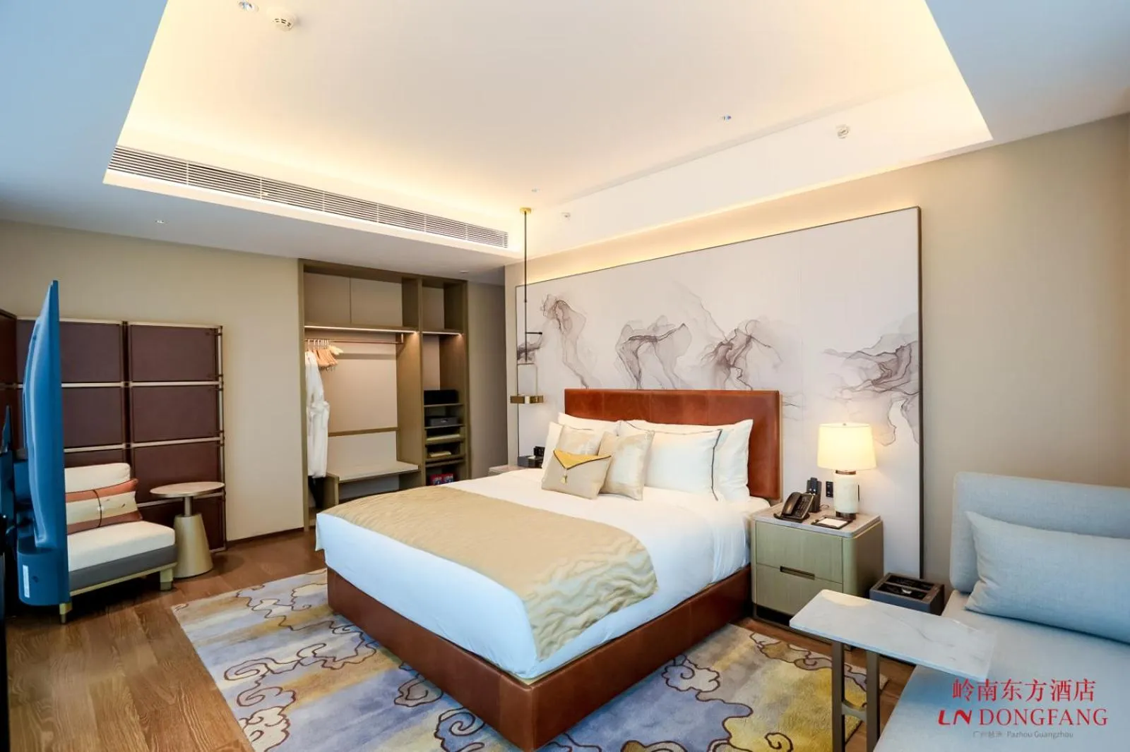 Photo of the whole room, Bed in Guangzhou Pazhou LN DongFang Hotel