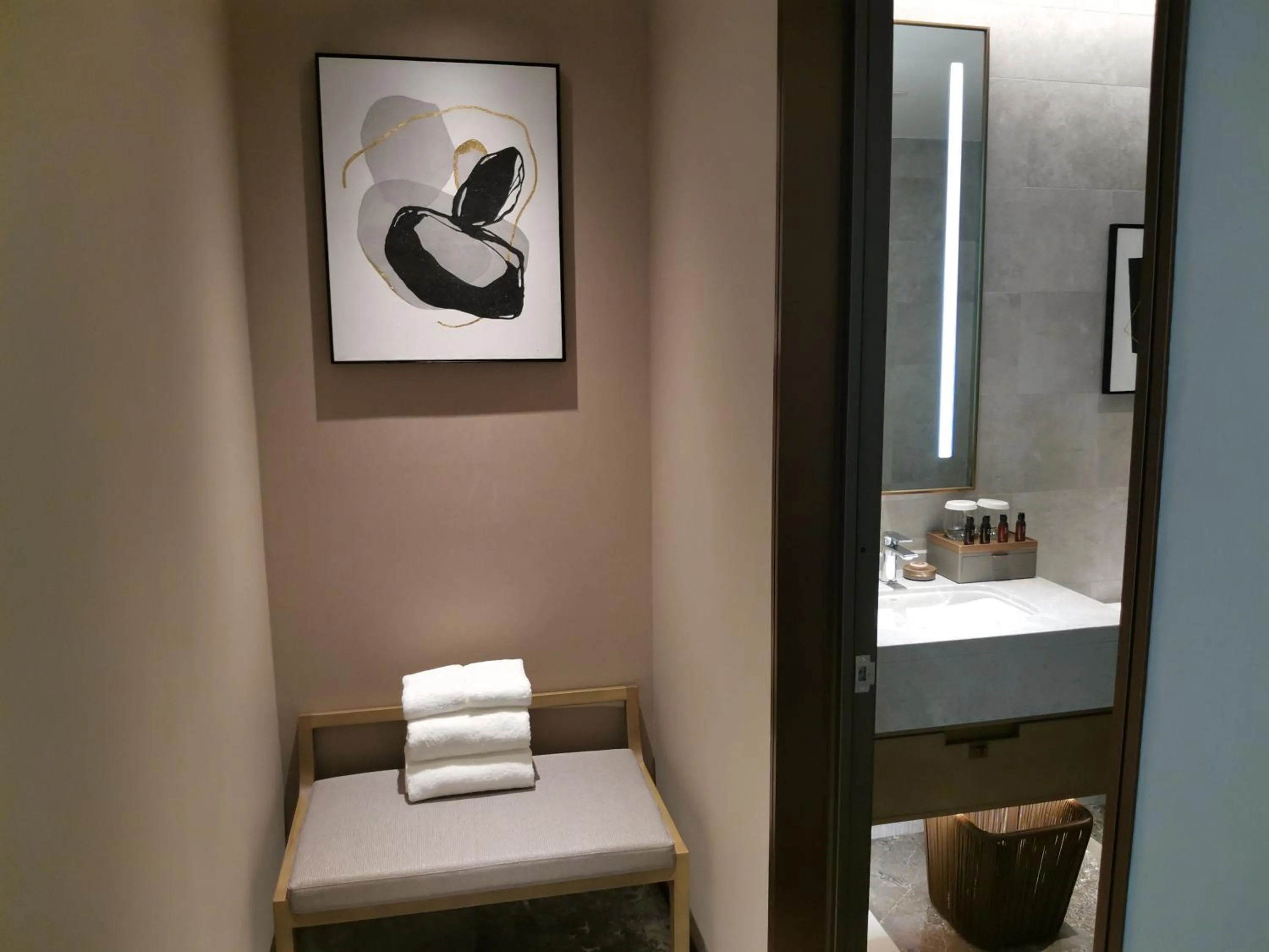 Toilet in Guangzhou Pazhou LN DongFang Hotel