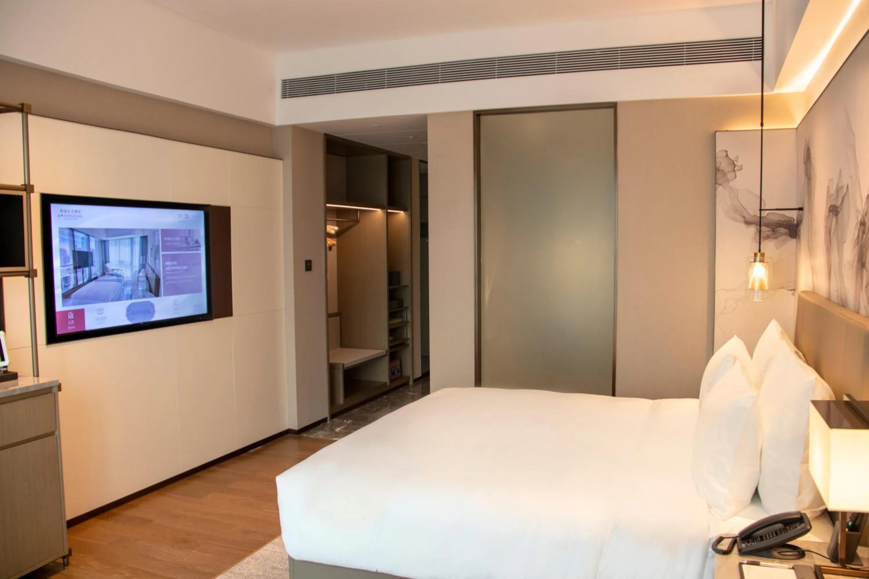 Bed in Guangzhou Pazhou LN DongFang Hotel