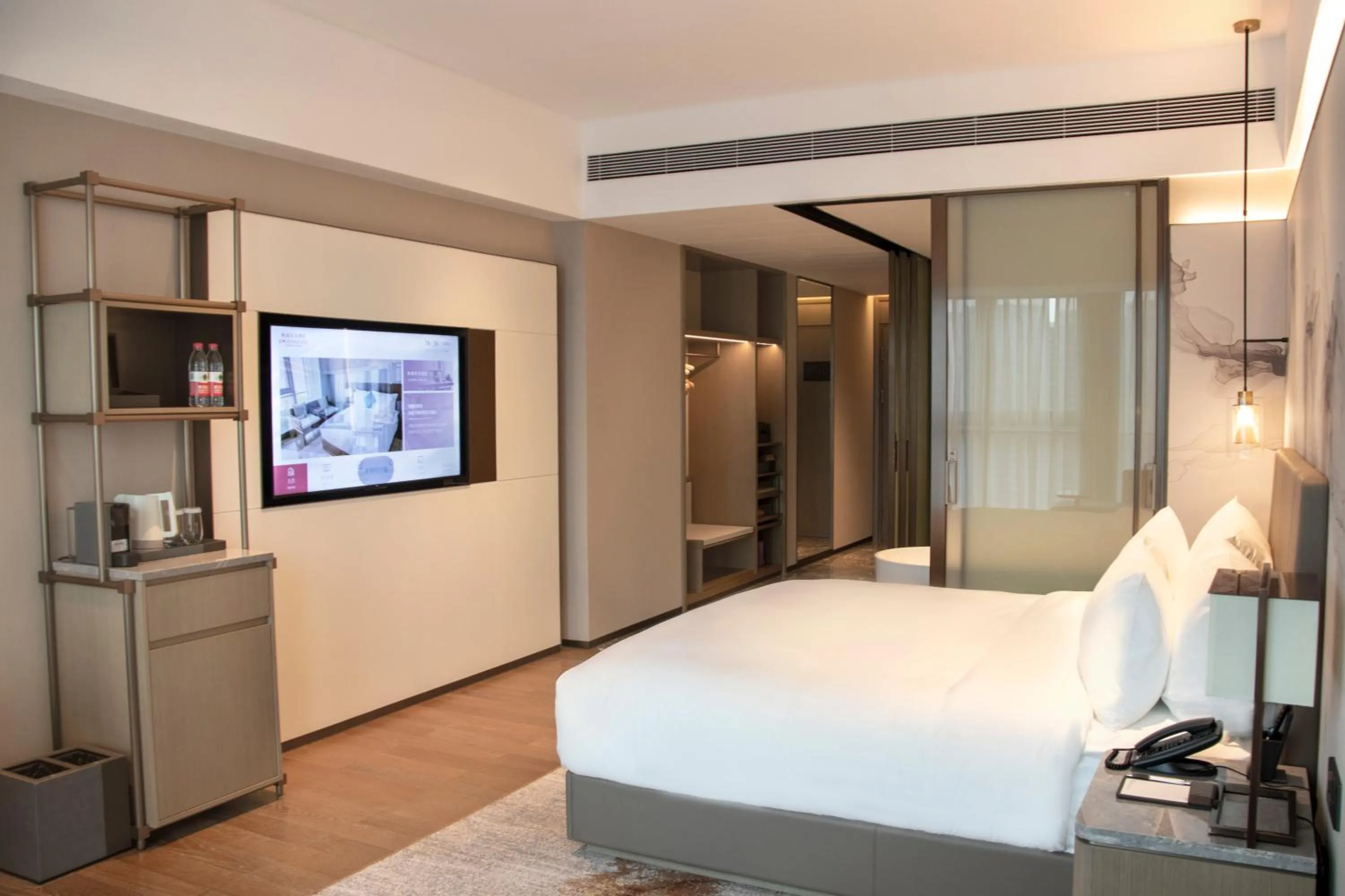 Bed in Guangzhou Pazhou LN DongFang Hotel