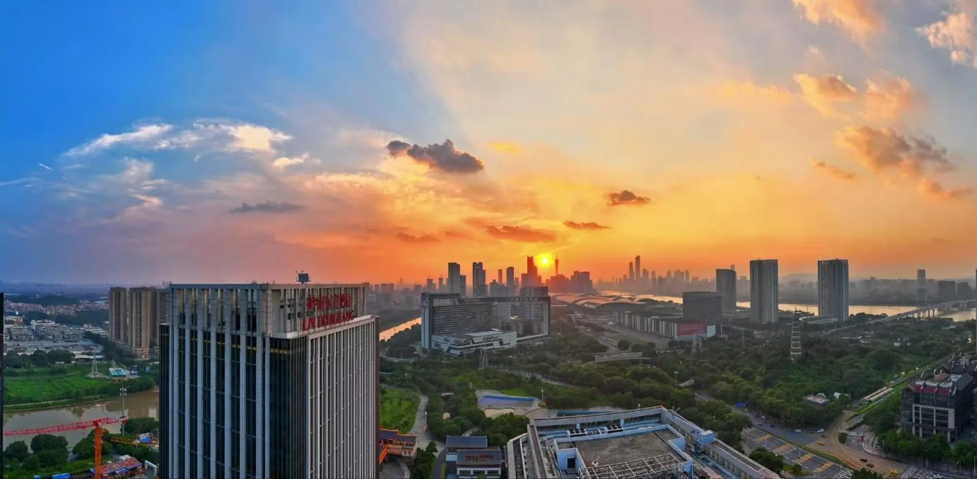 Property building in Guangzhou Pazhou LN DongFang Hotel