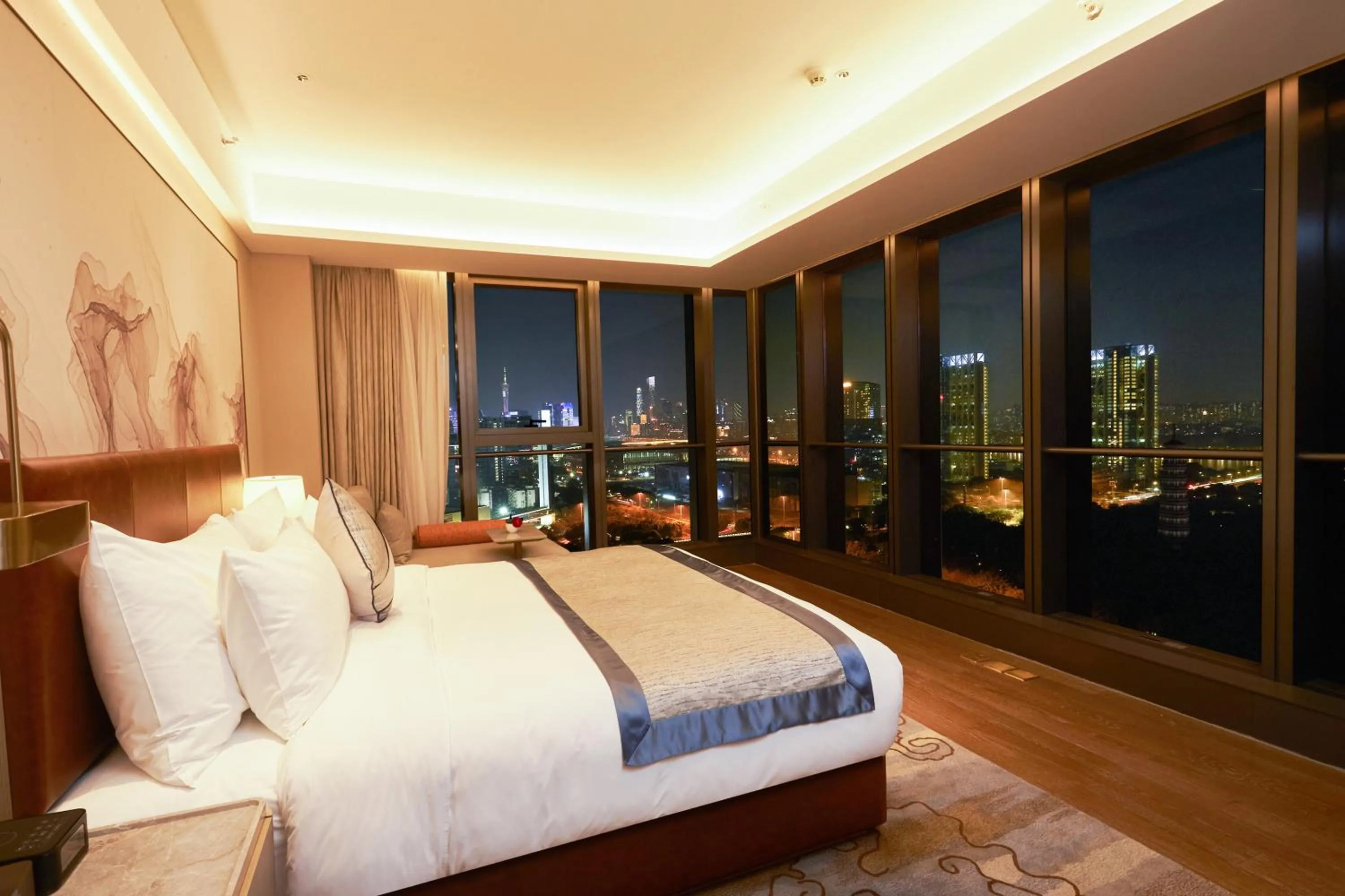 Bed in Guangzhou Pazhou LN DongFang Hotel