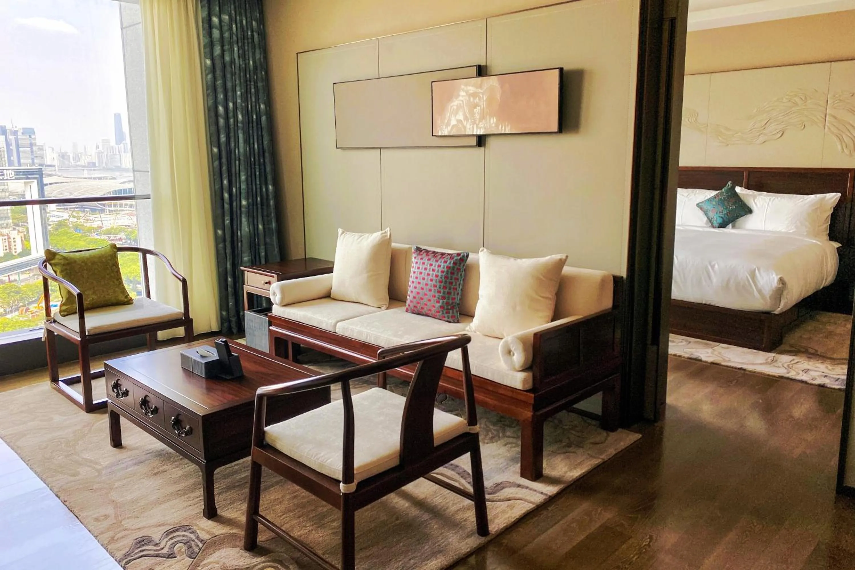 Photo of the whole room, Bed in Guangzhou Pazhou LN DongFang Hotel