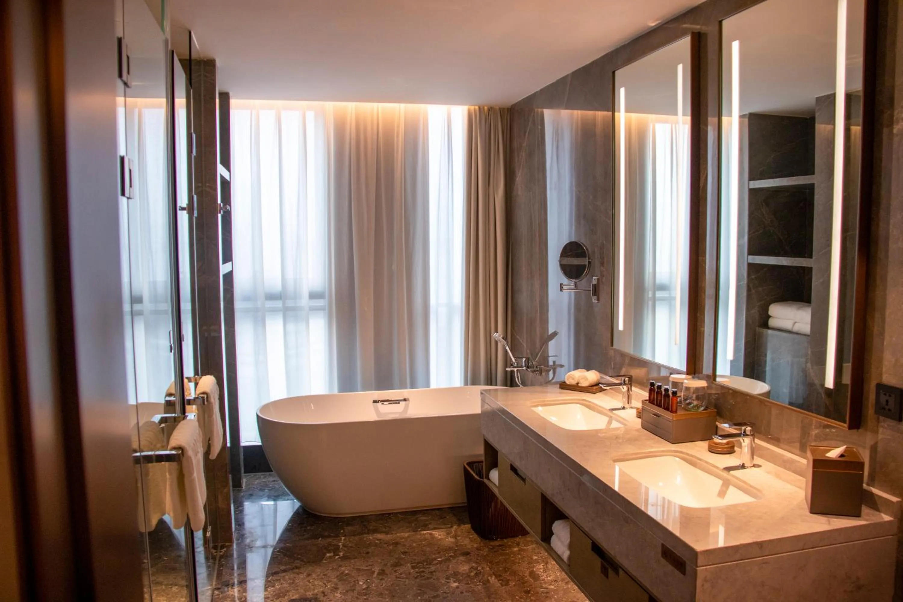 Bathroom in Guangzhou Pazhou LN DongFang Hotel