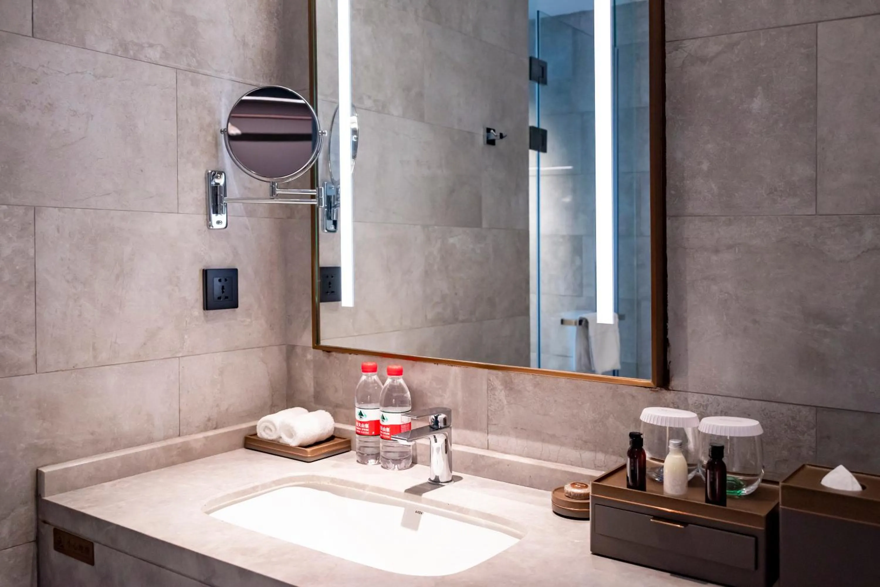 Toilet in Guangzhou Pazhou LN DongFang Hotel