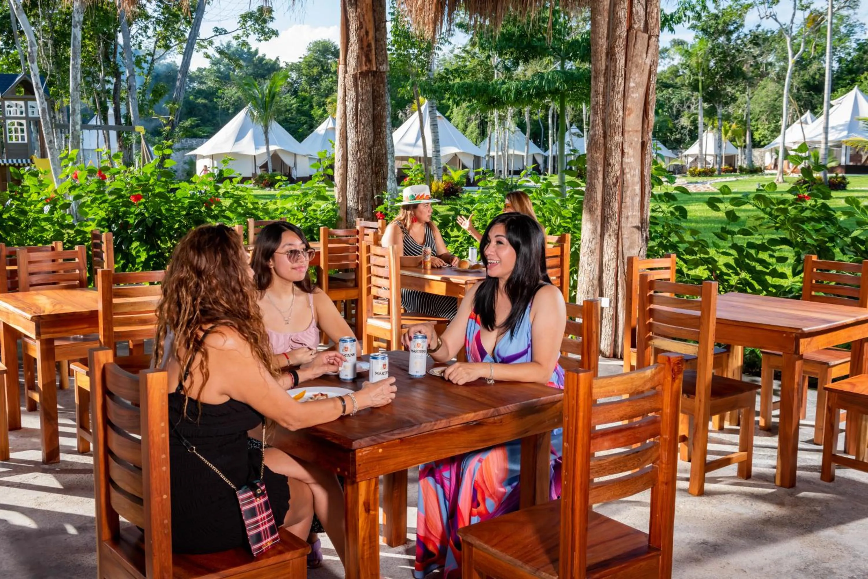 Restaurant/places to eat in Xakluum Eco Glampings