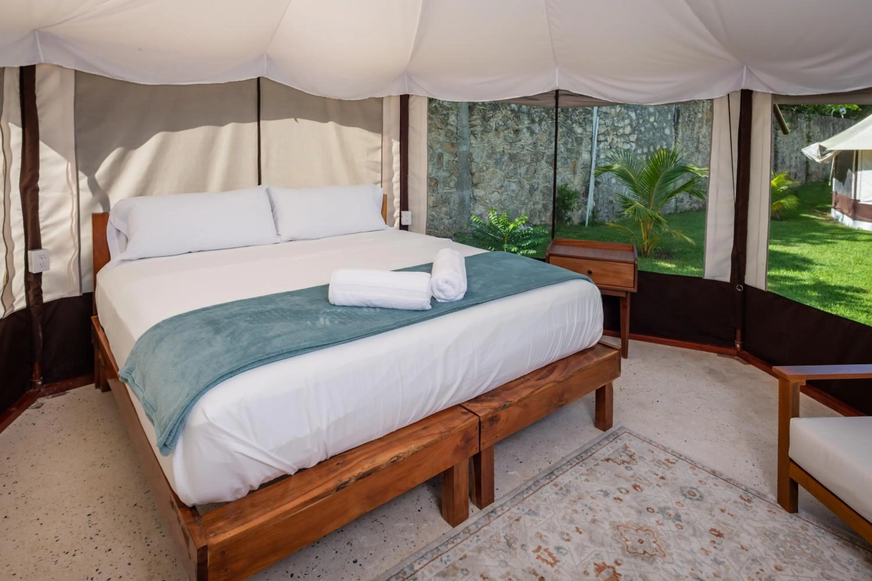 Photo of the whole room, Bed in Xakluum Eco Glampings