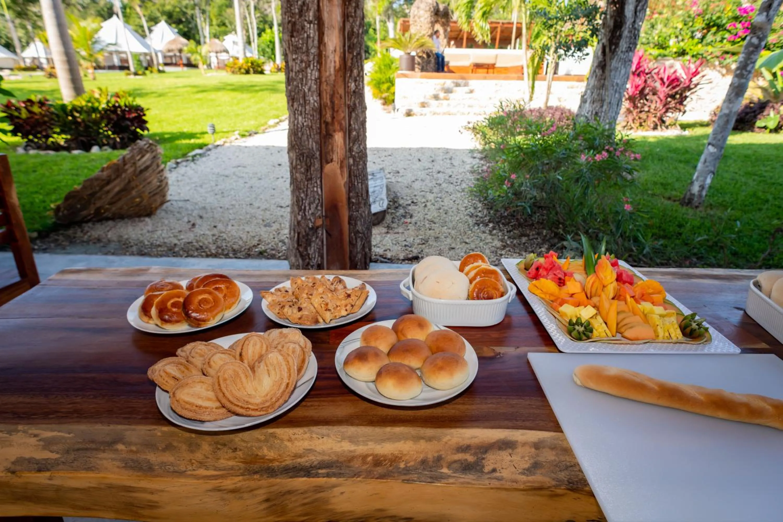 Restaurant/places to eat in Xakluum Eco Glampings