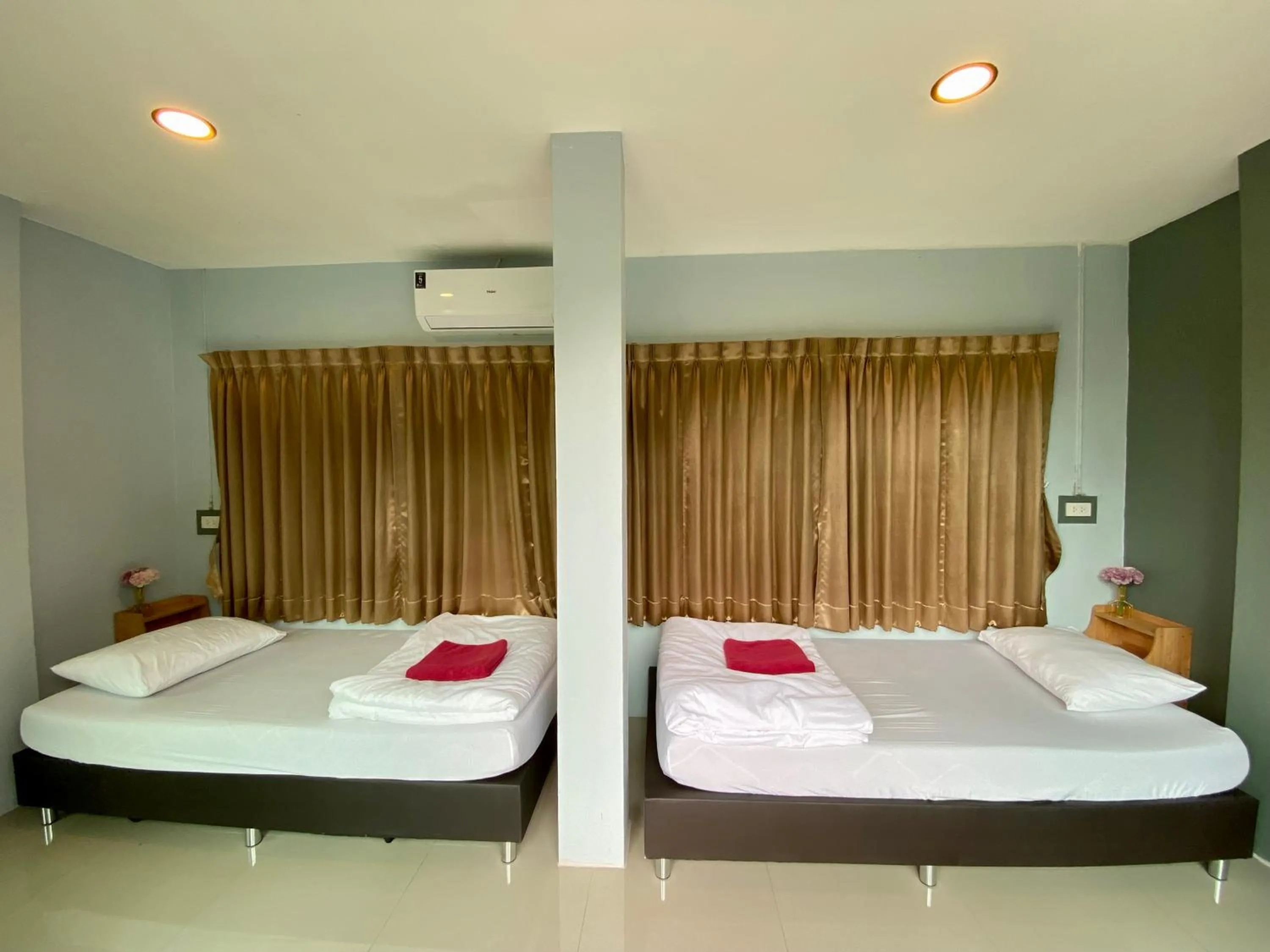 Bed in Boom Hostel Khao Sok