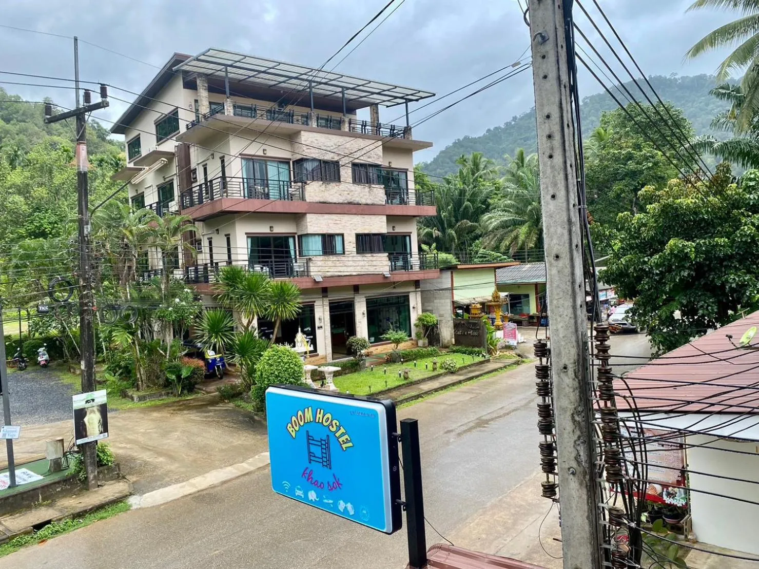 Boom Hostel Khao Sok