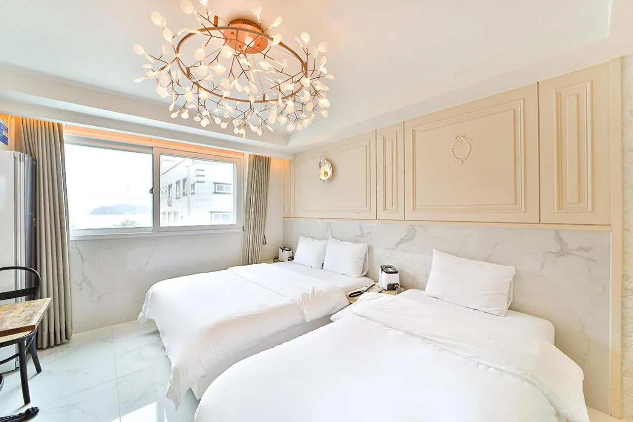 Bed in Hotel February Tongyeong Jukrim
