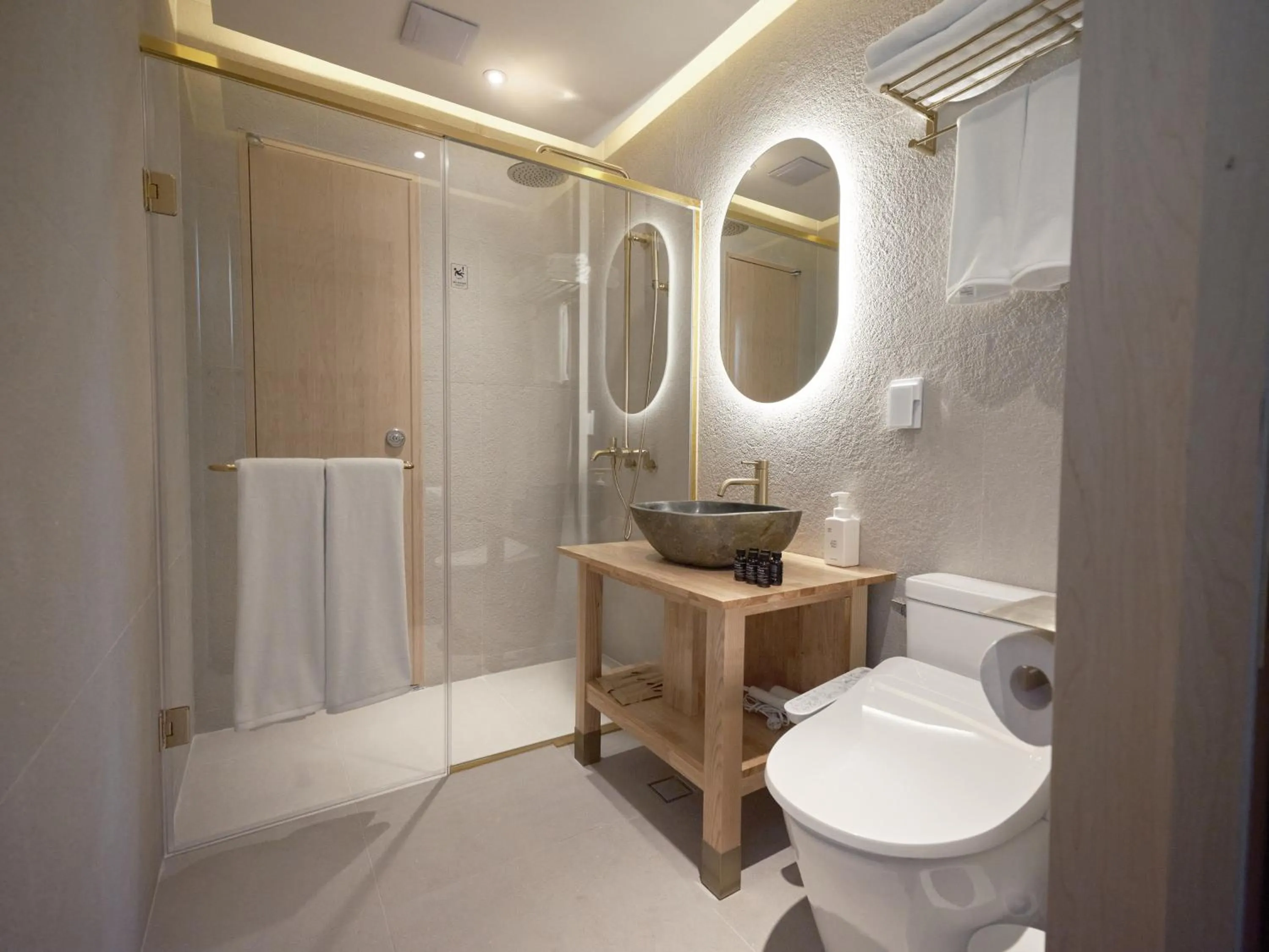 Toilet in UH Suite Seoul Square