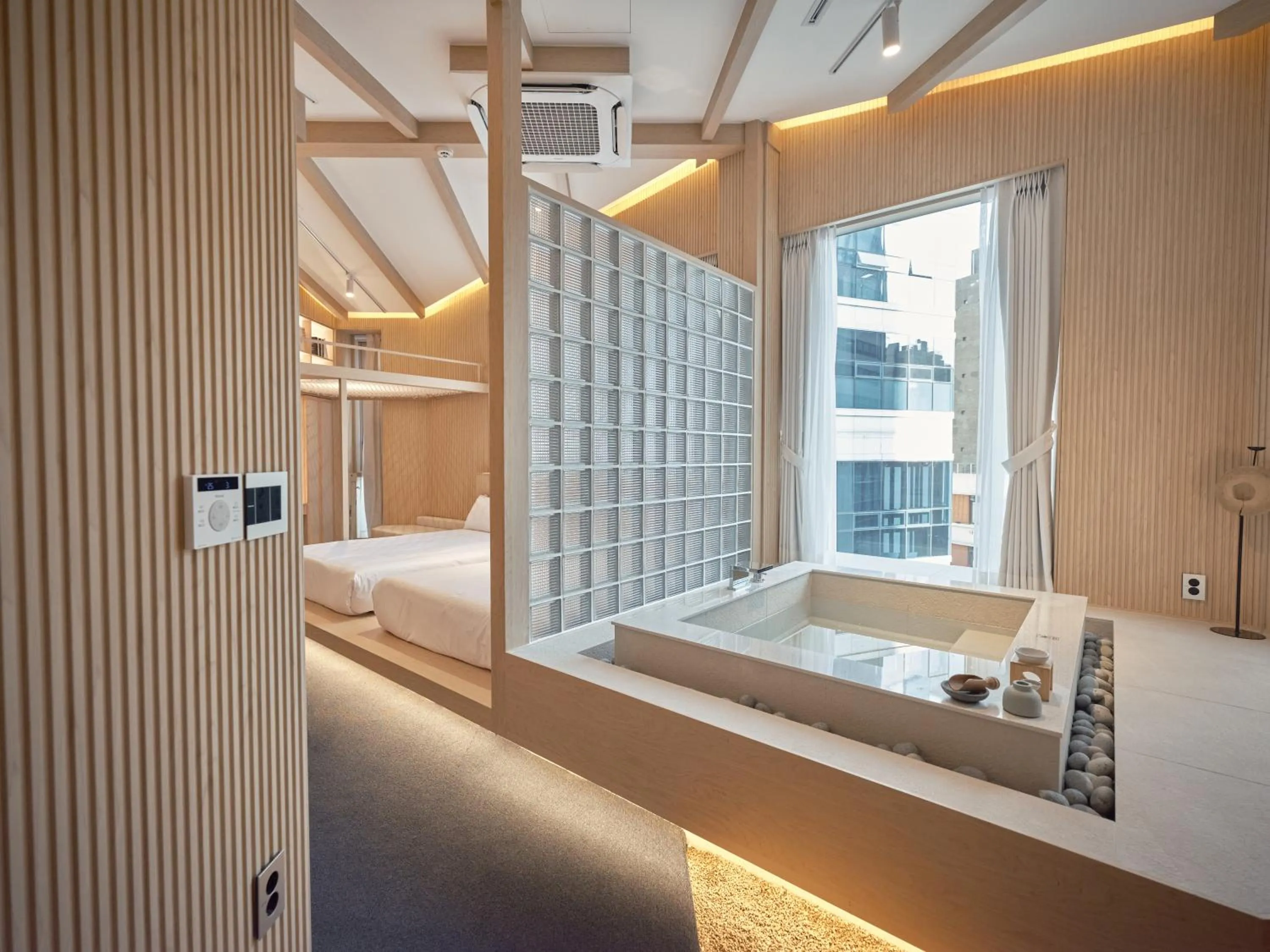 Spa and wellness centre/facilities, Bed in UH Suite Seoul Square