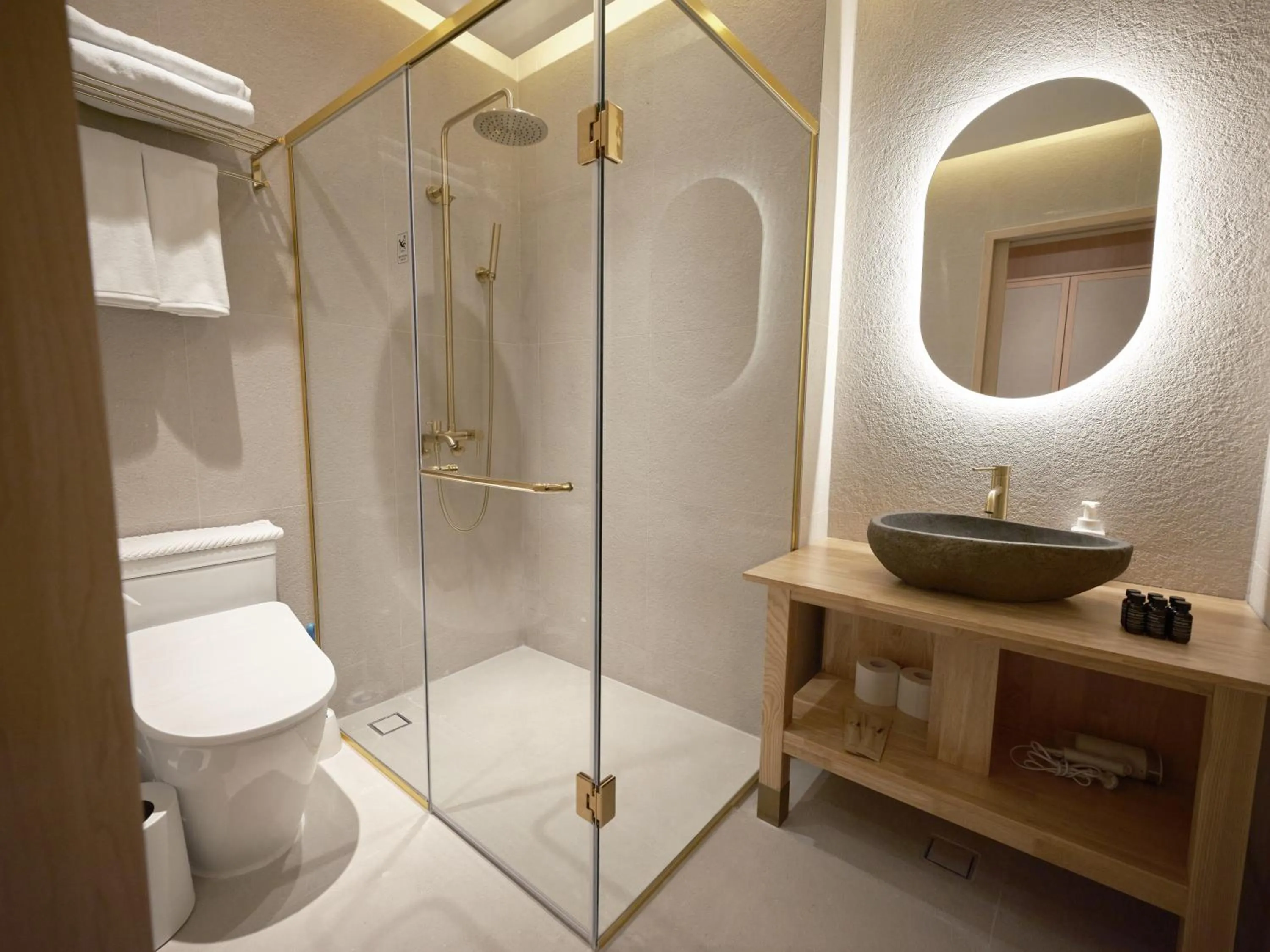 Toilet in UH Suite Seoul Square