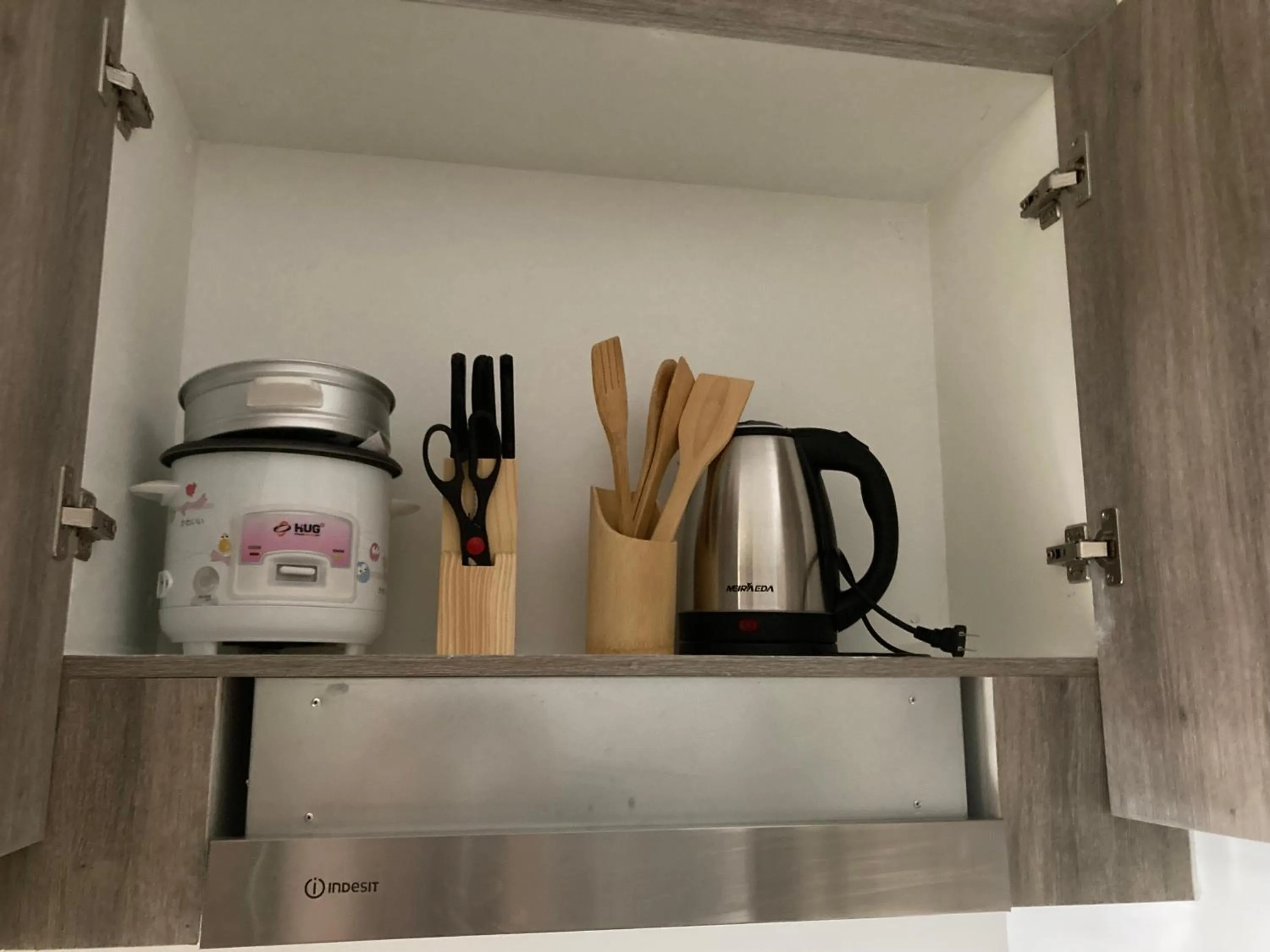Coffee/tea facilities in Penthouse studio at Fame Residence 41st Floor, ShangriLa-Megamall