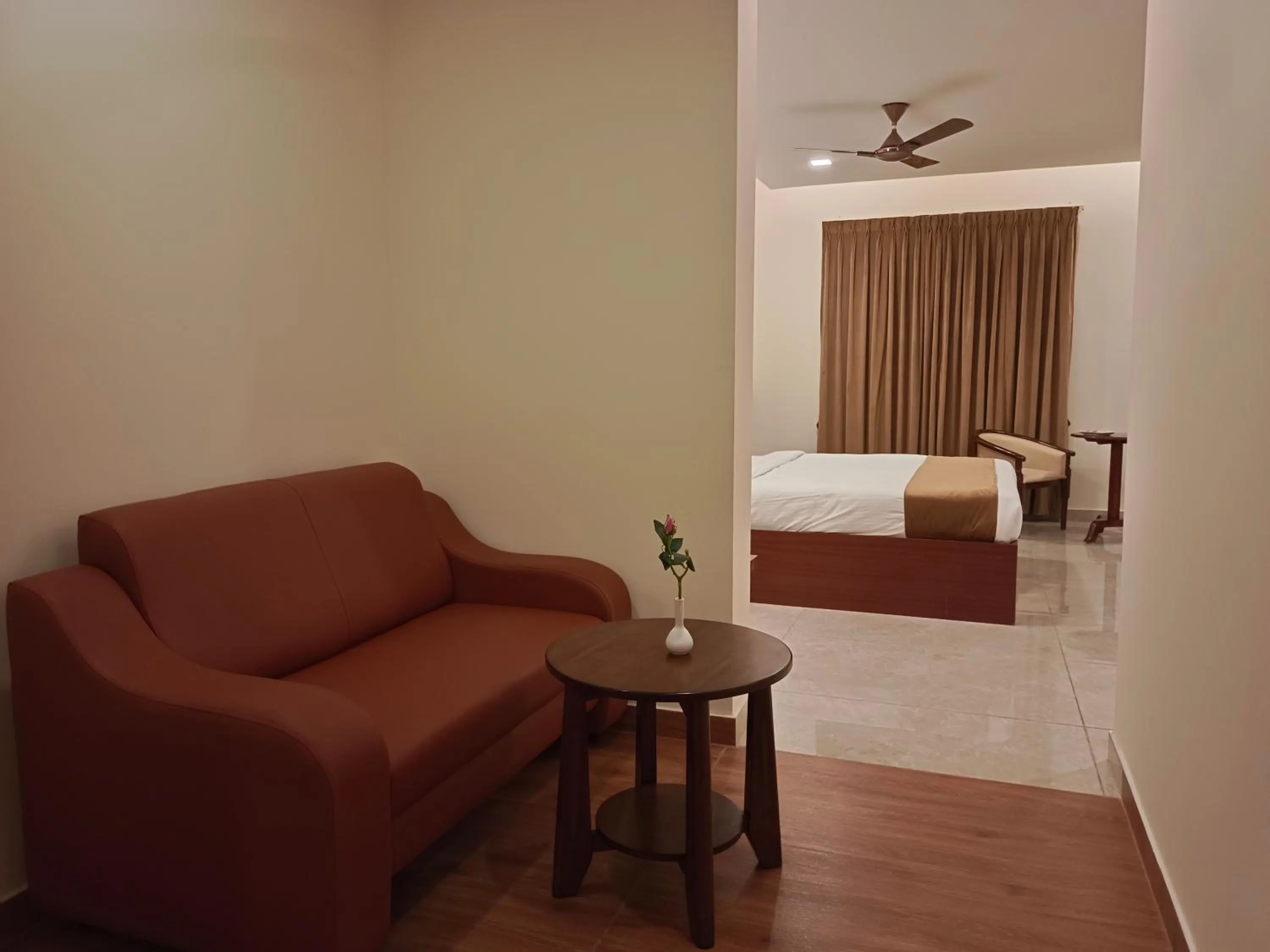 Living room, Bed in CLIFFVIEW RESORT