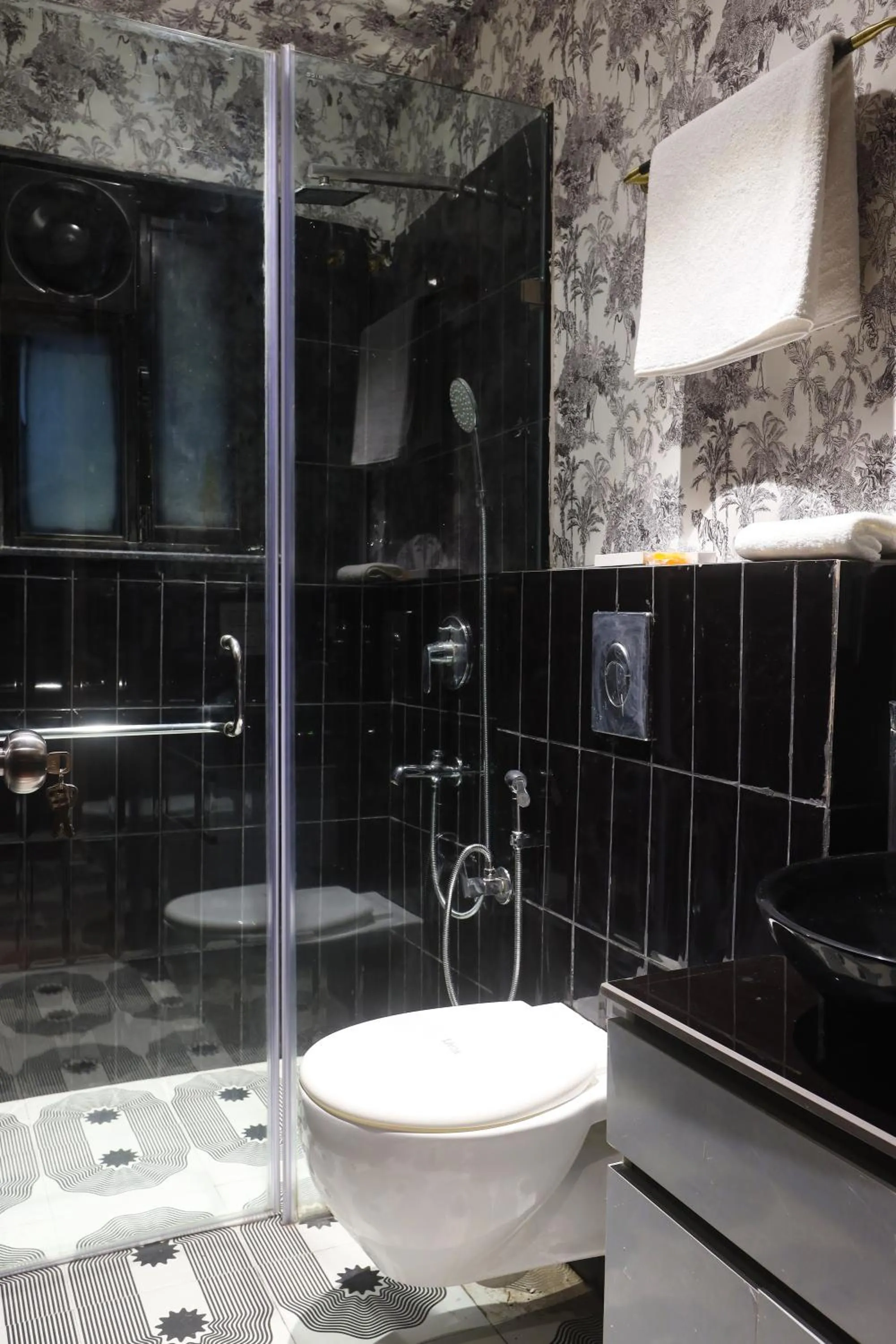 Shower in The Saga Hotel Green Park